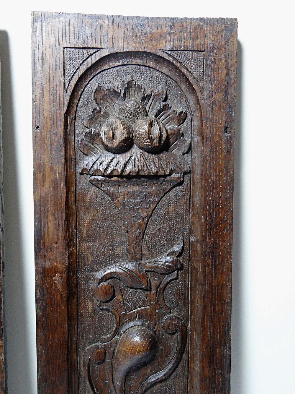 Pair of decorative wall panels in carved wood from the 19th century.