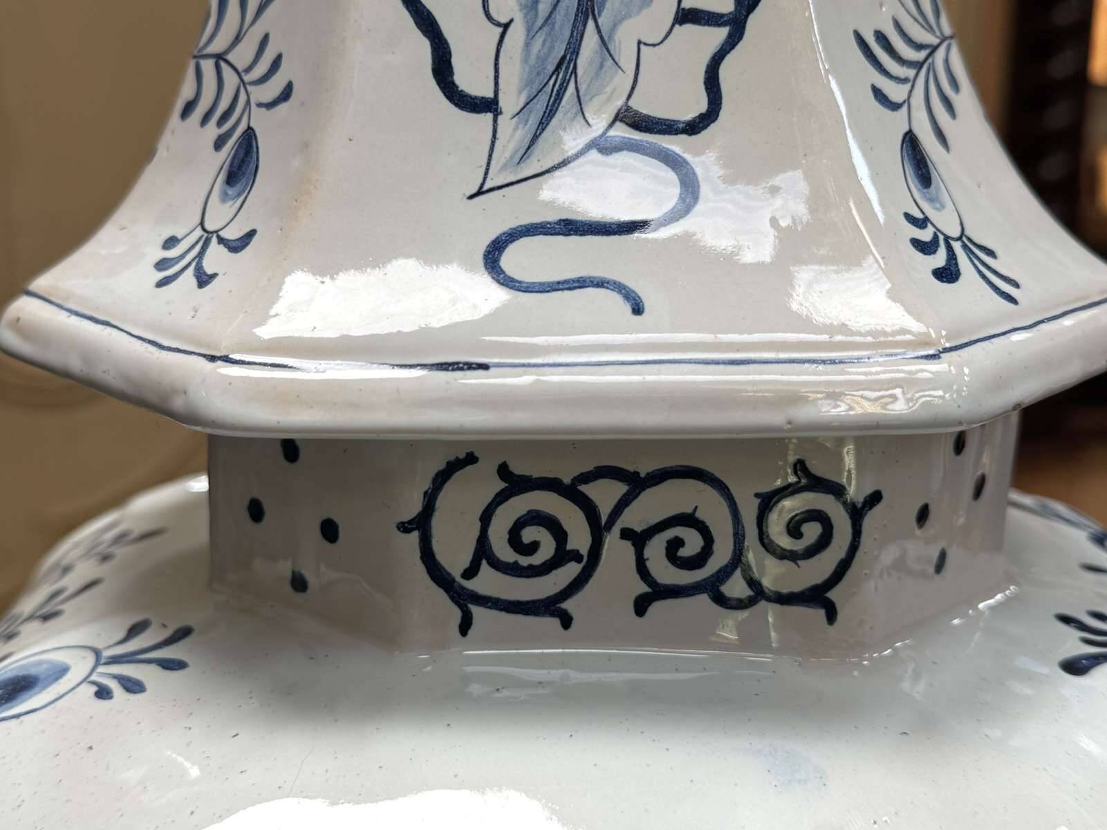 Large baluster vase with parrot - Holland, Delft 19th century