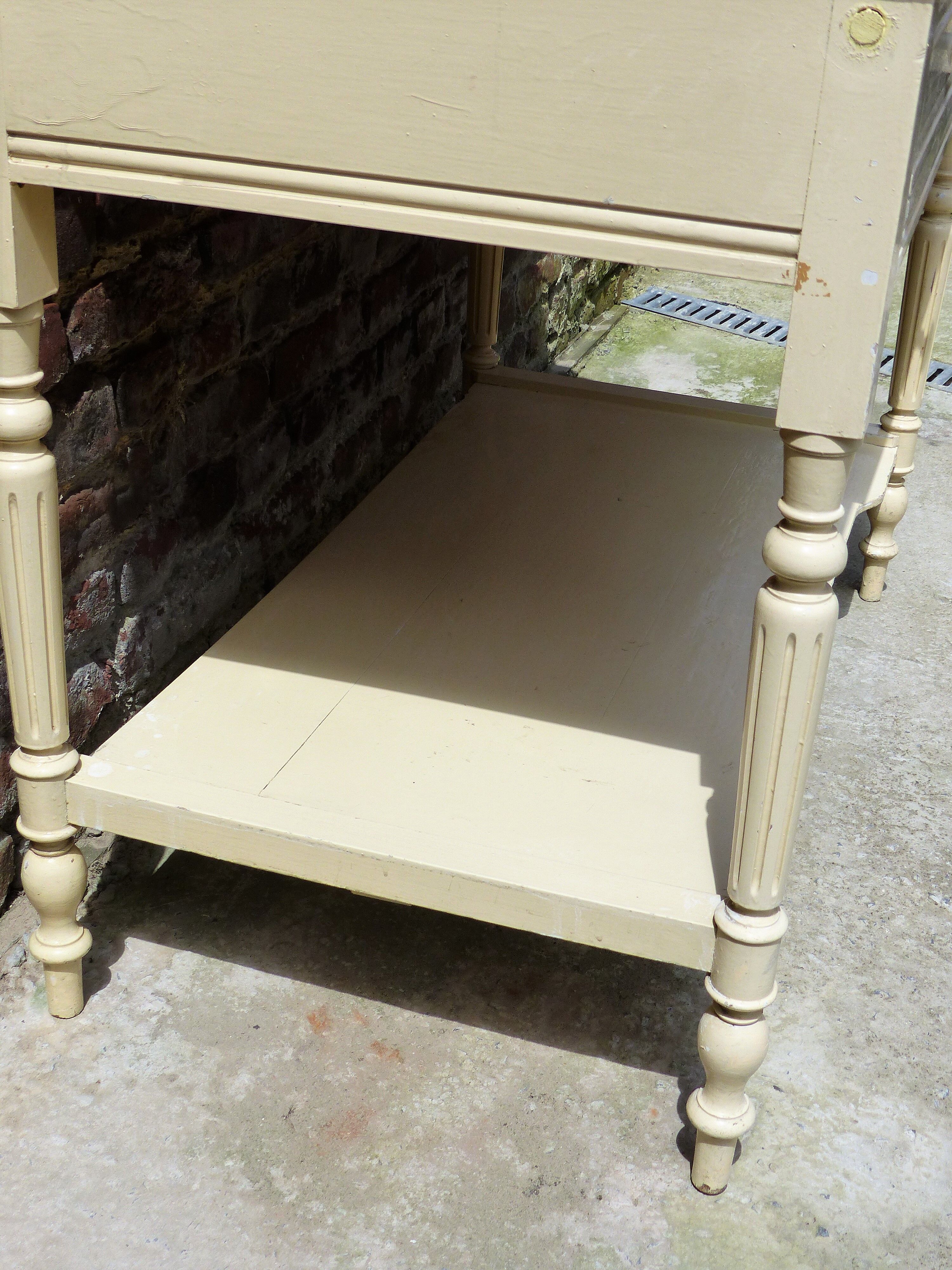 Dressing table toilet