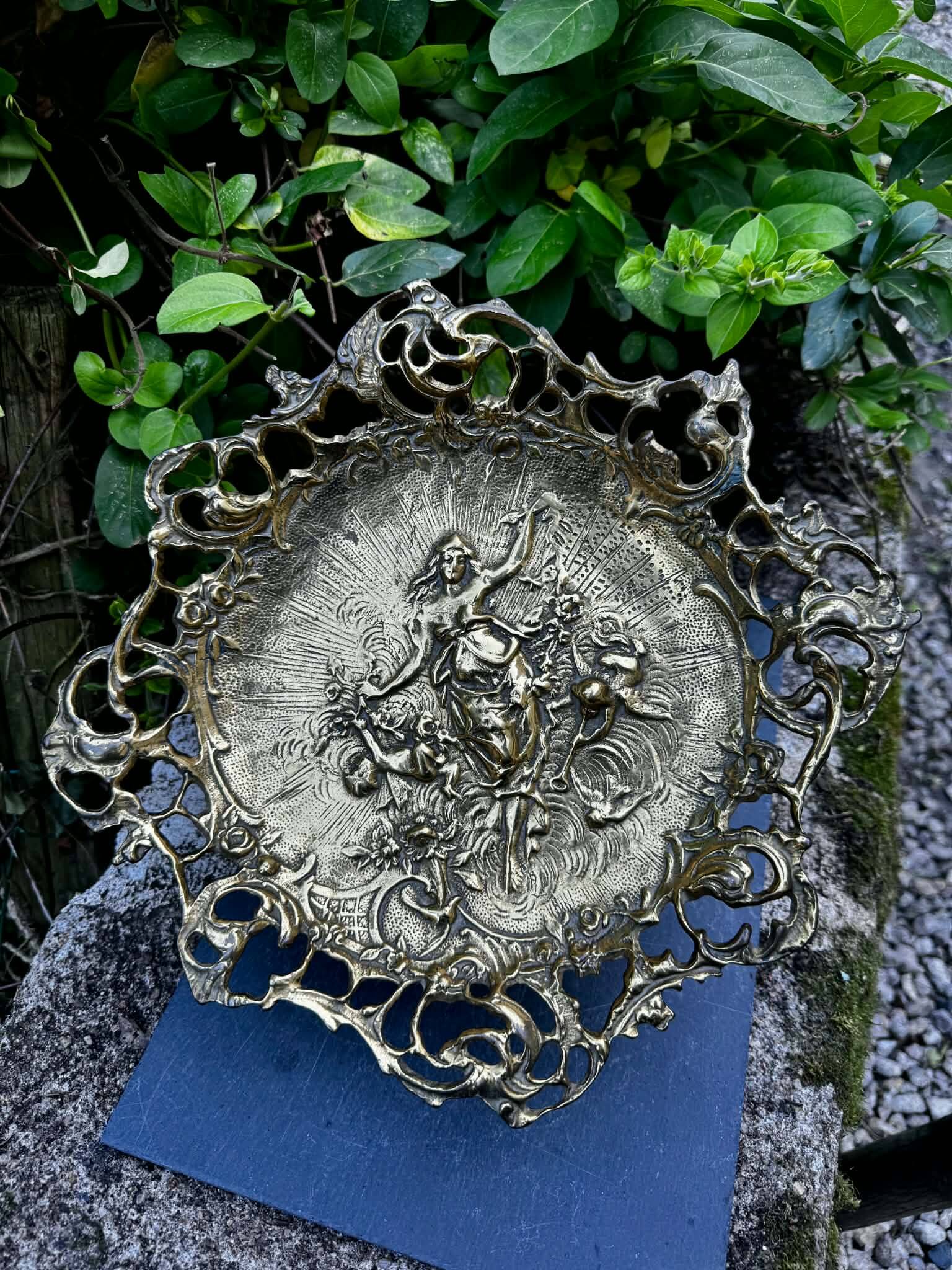 Large bronze fruit bowl from the 19th century.