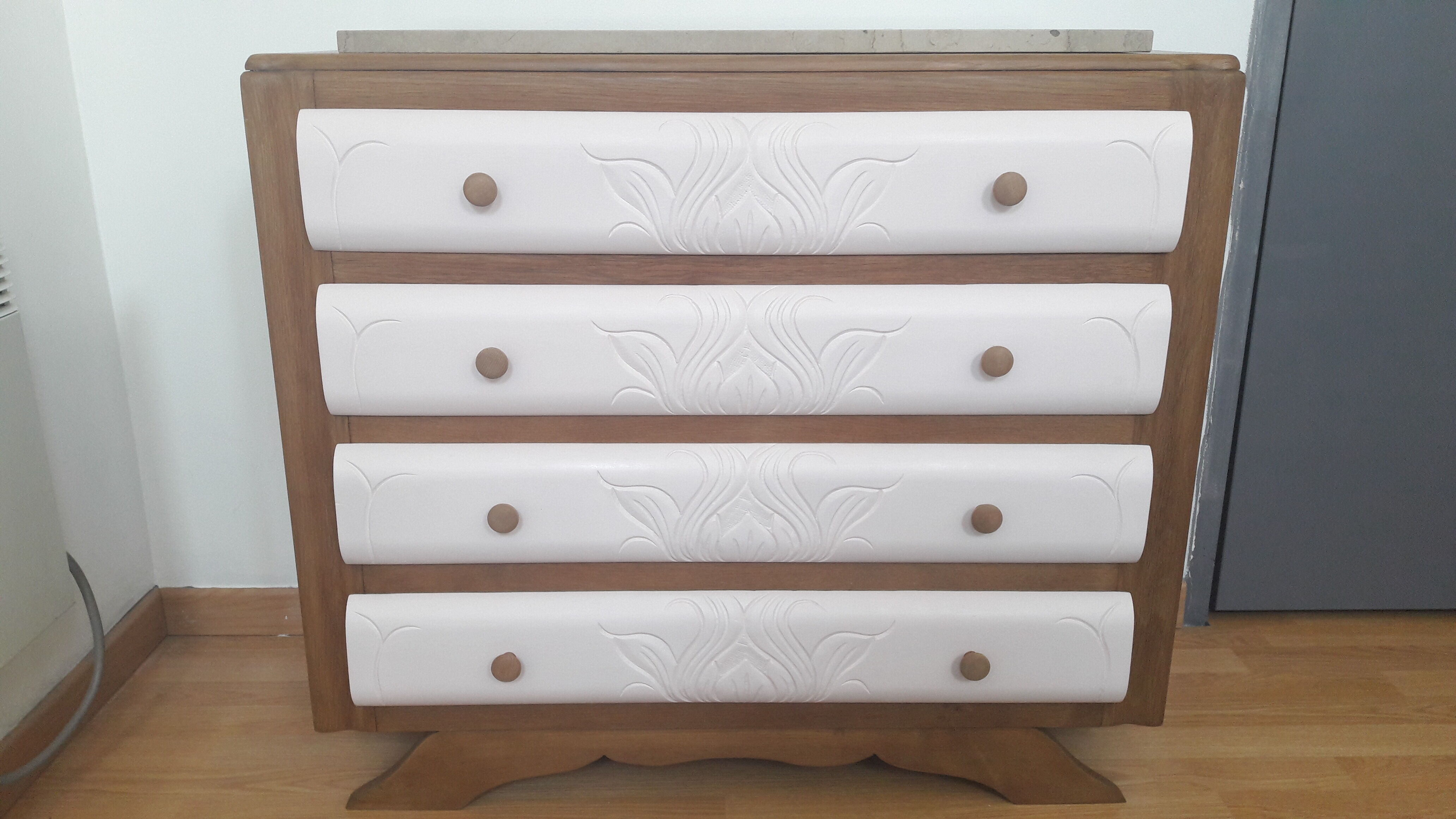 Commode relookée rose poudrée