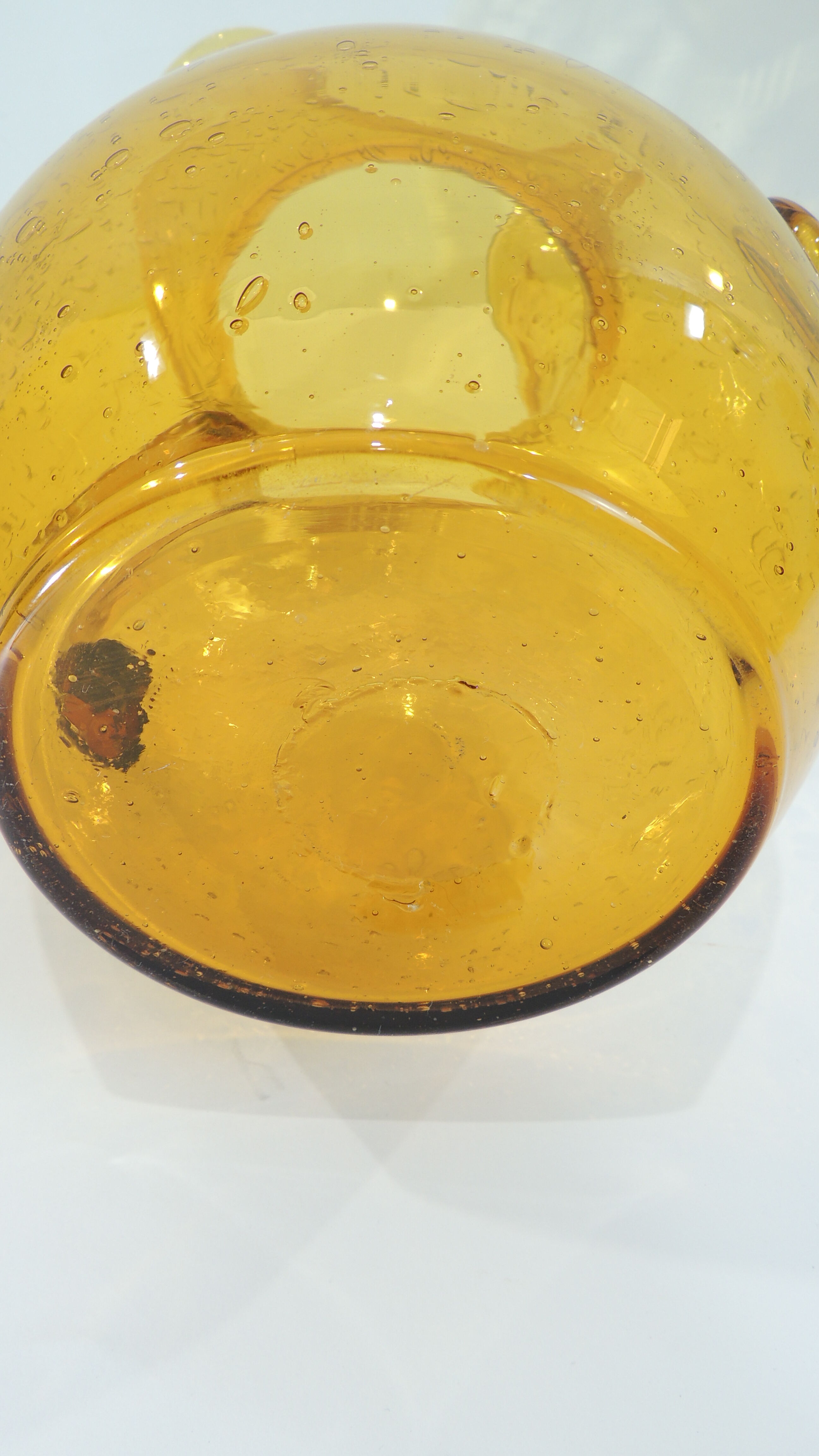 Bubbled glass pitcher biot style from the glassworks La Rochere