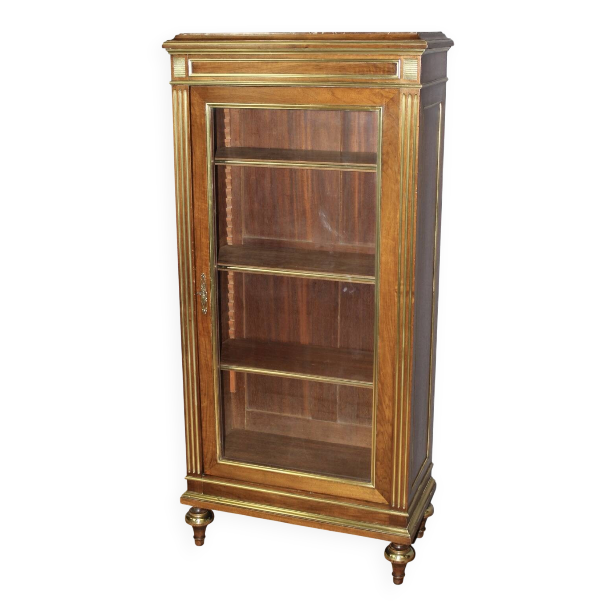 Vitrine de style Louis XVI en noyer XIX