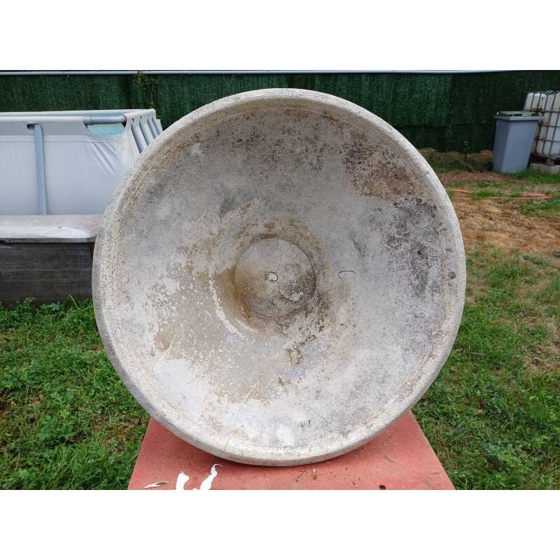 Round basin in reconstituted stone