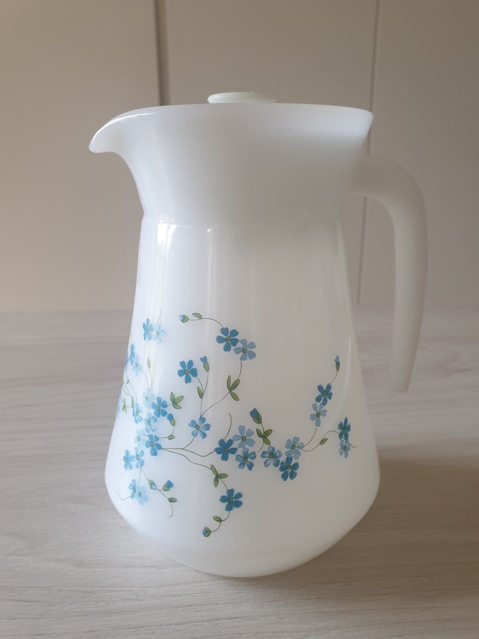 Pitcher Arcopal forget-me-not 70s