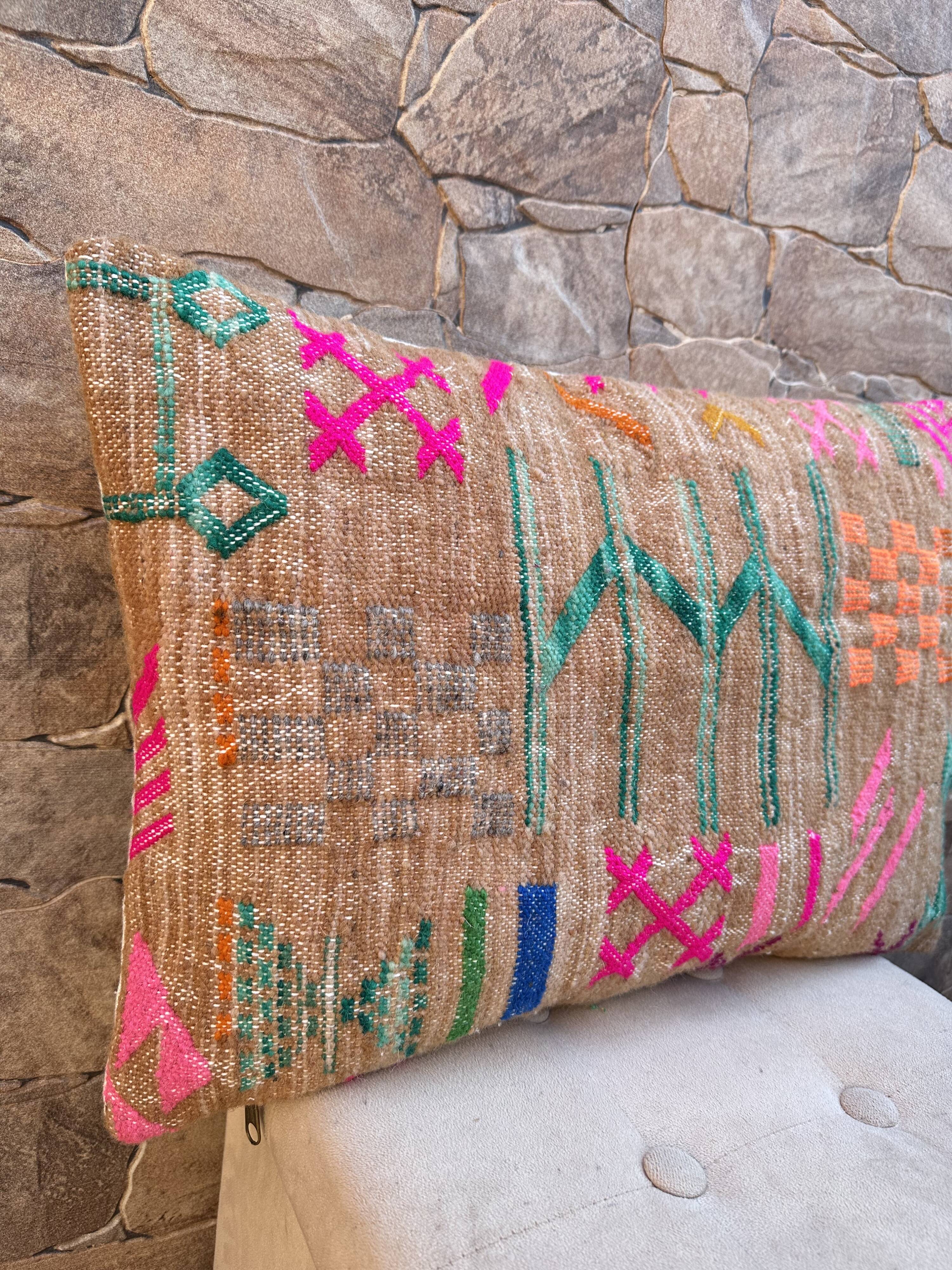 Handmade cushion cover in Berber wool: Moroccan Kilim cushion