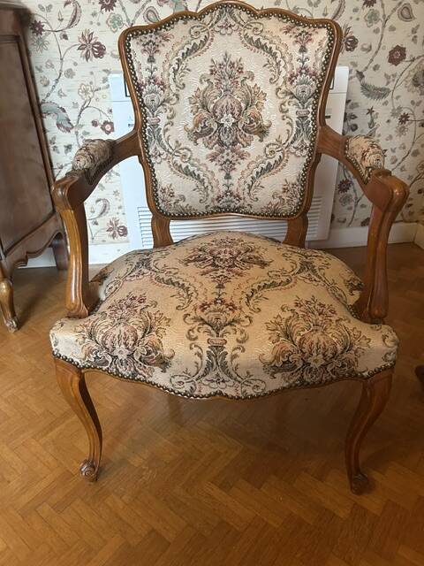 Upholstered chairs in cherry wood, Regency style, Louis XIV with its footrest (set).
