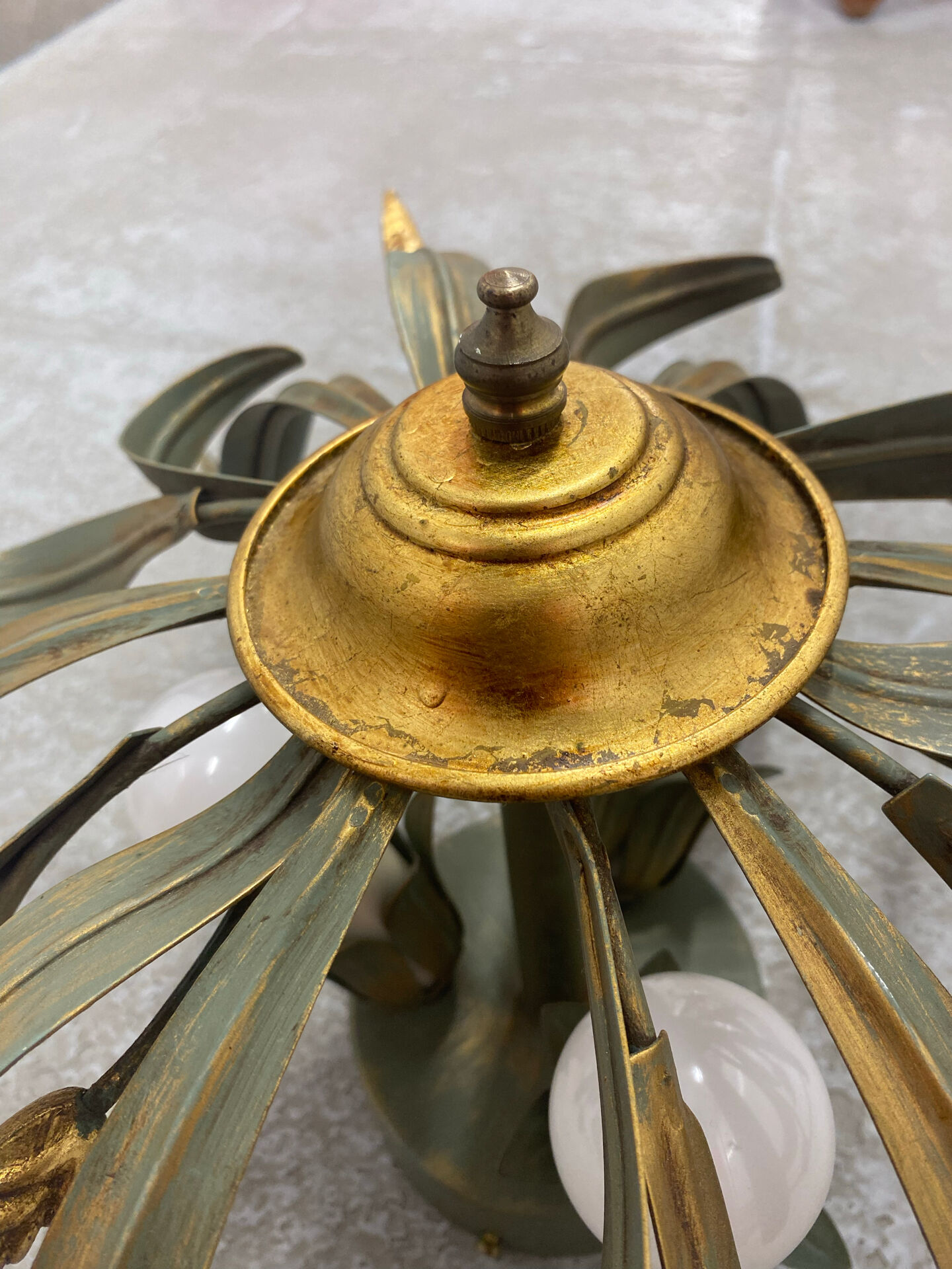 Wheat spike ceiling light in painted metal, 50s style.