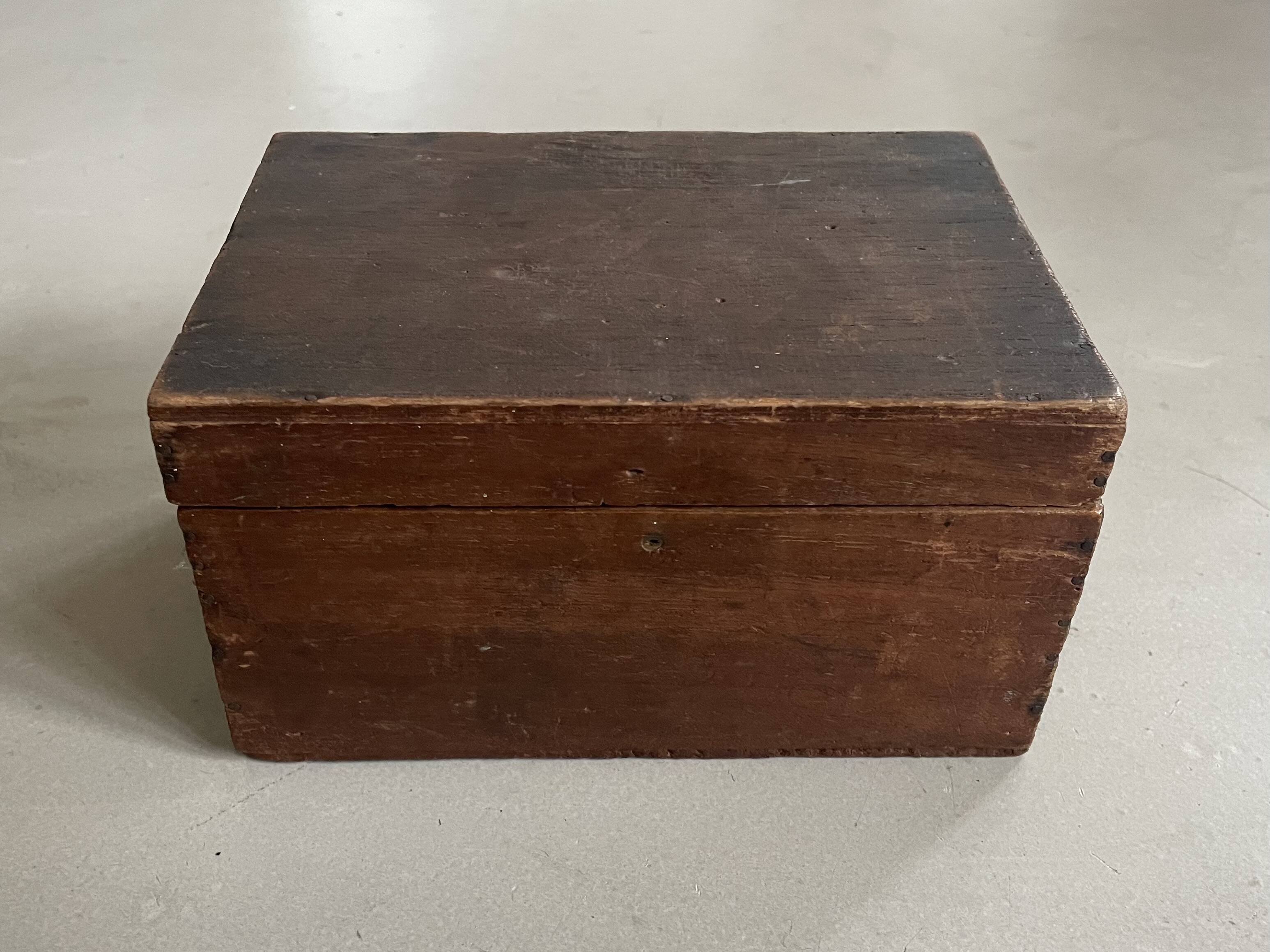 Old DGME cigar box, state factory