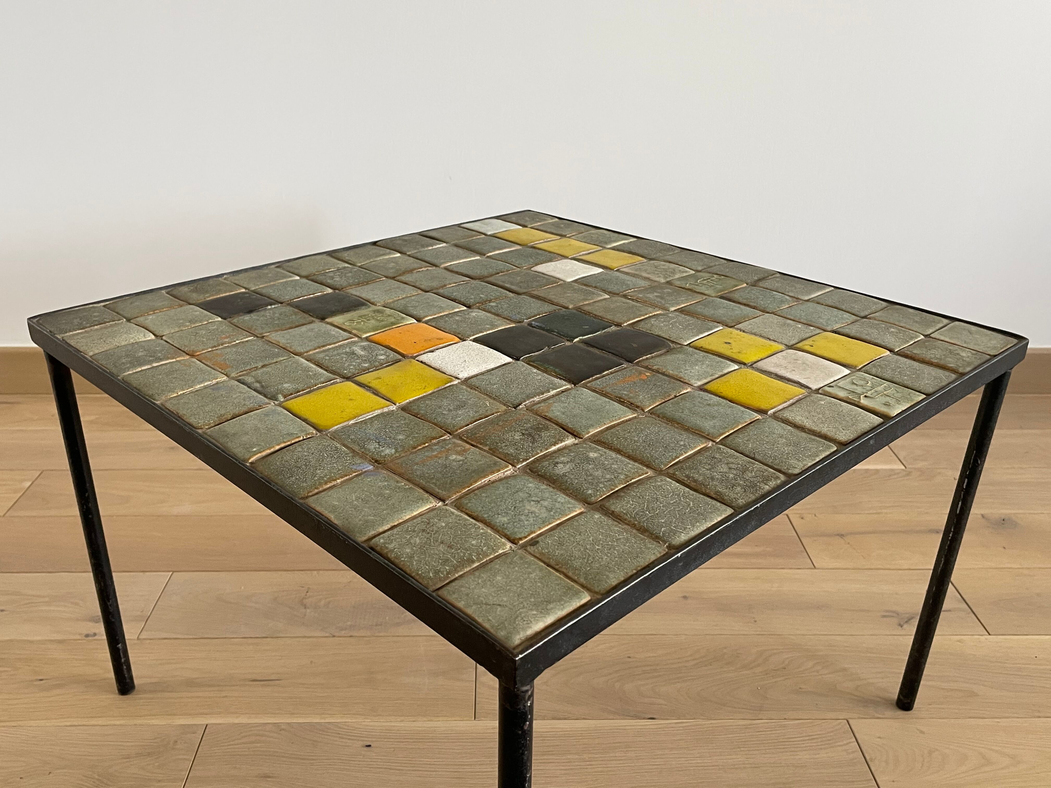 Table basse en céramique par « Les 2 potiers », 1960