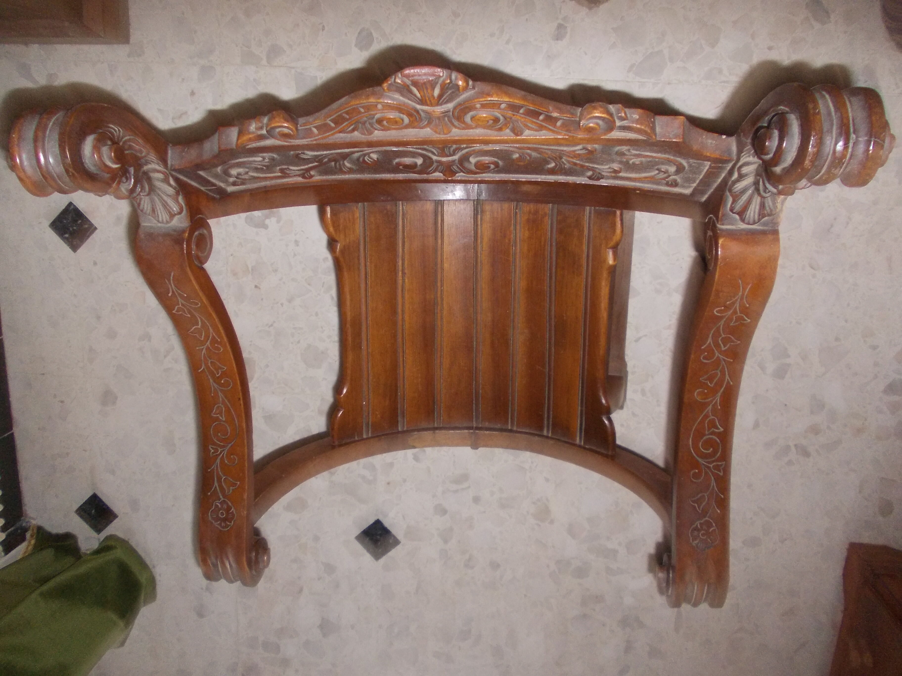Fauteuil curule dit Dagobert néo renaissance fin XIXe bois clair