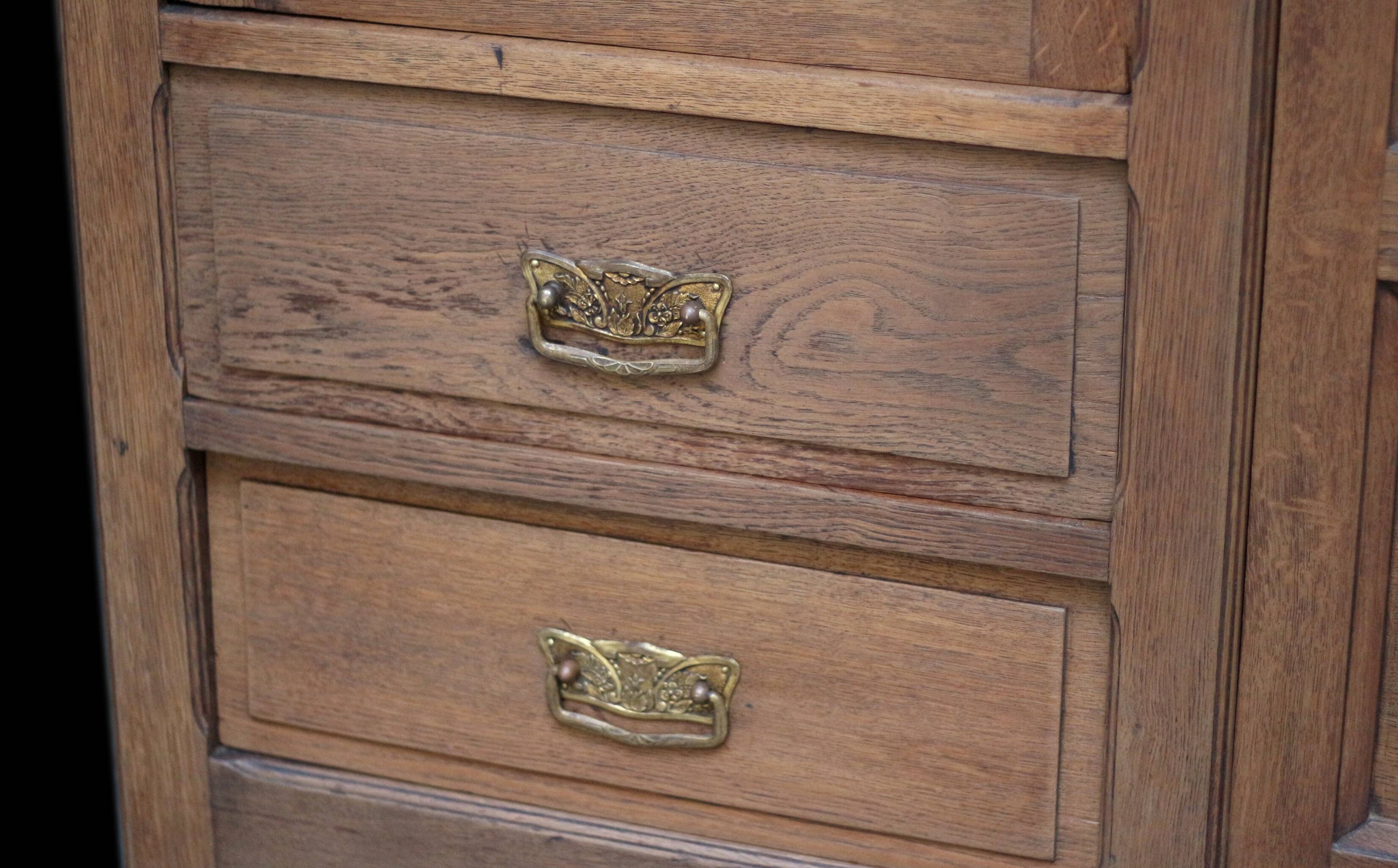 Superb large Parisian oak wardrobe (1930s/1940s)