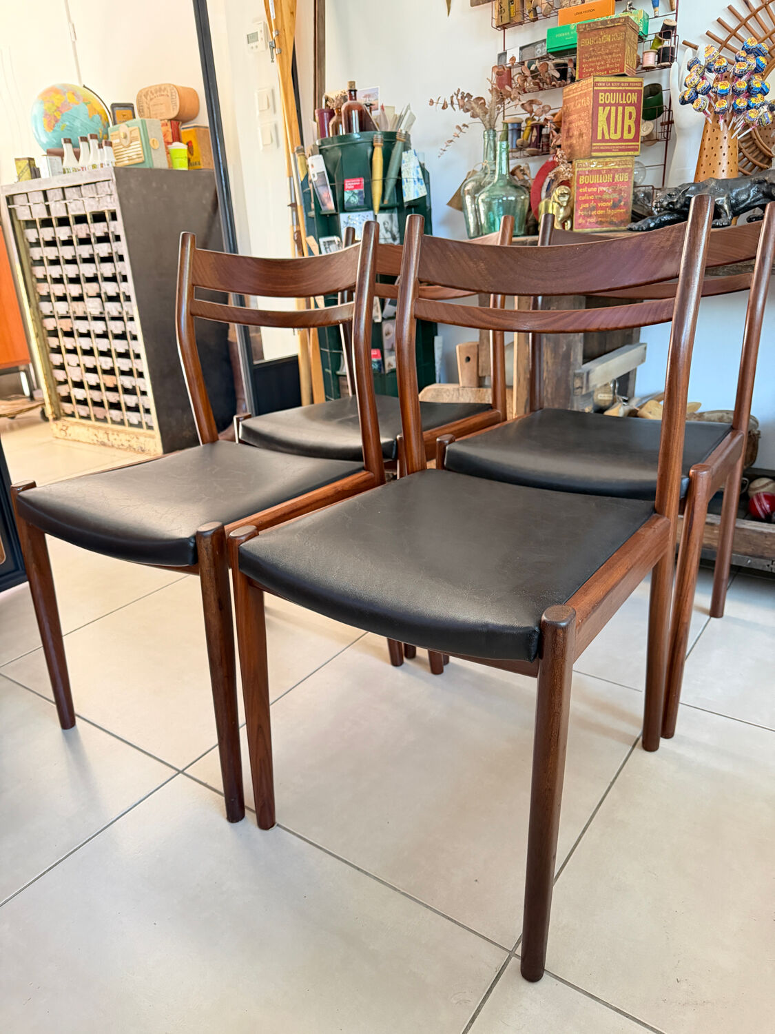 Set of 4 Mid-Century chairs – Gessef (Italy)
