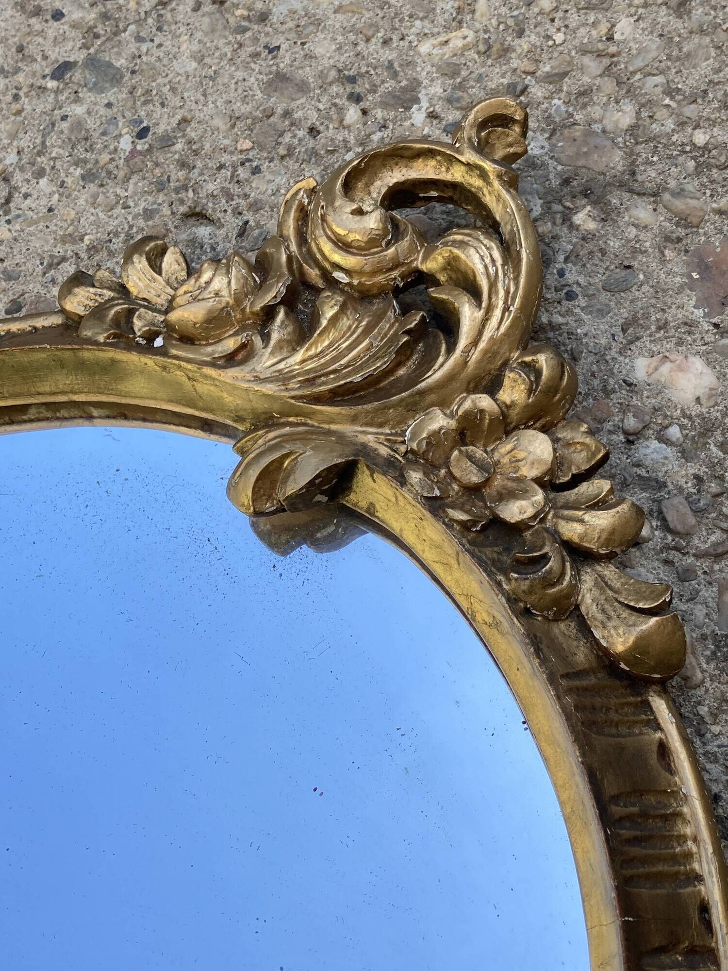 Oval mirror - wood and gilded stucco with decoration of