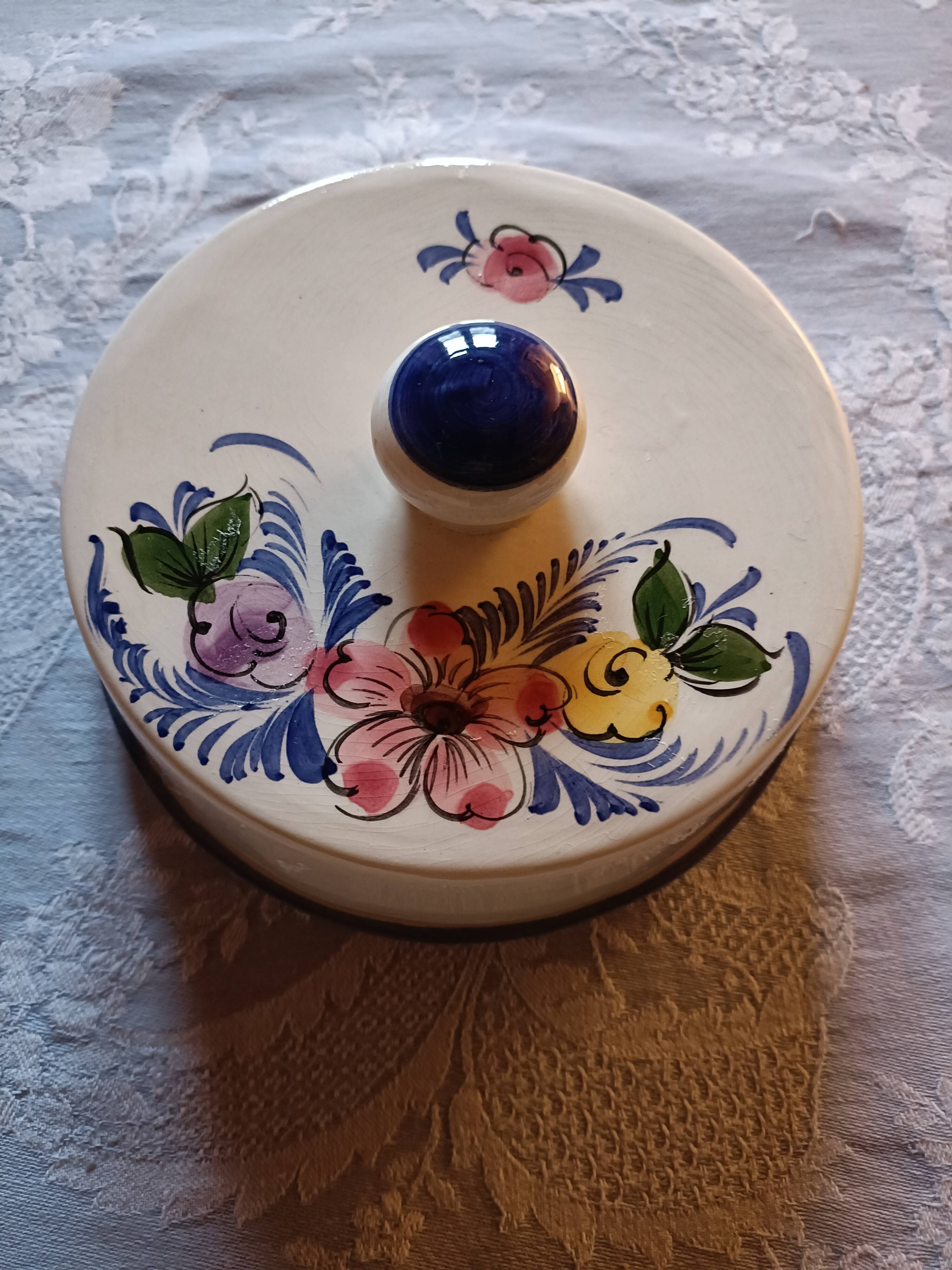 Butter dish with hand-painted decoration