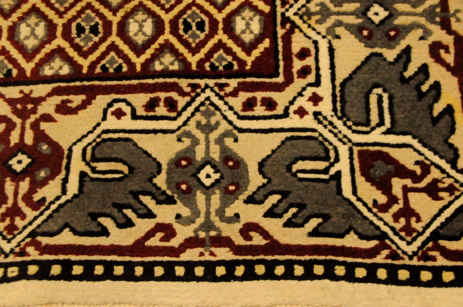 Hand-woven Tunisian carpet 200x100cm