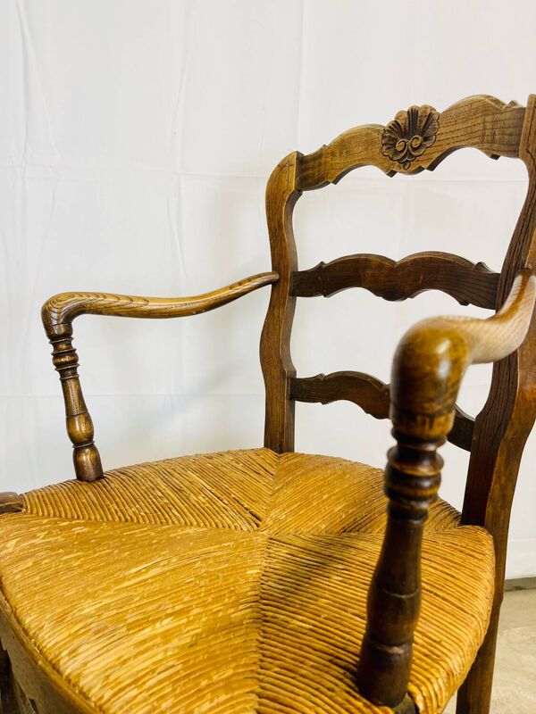 Fauteuil en bois paillé