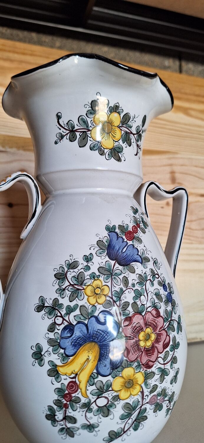 Italian earthenware vase