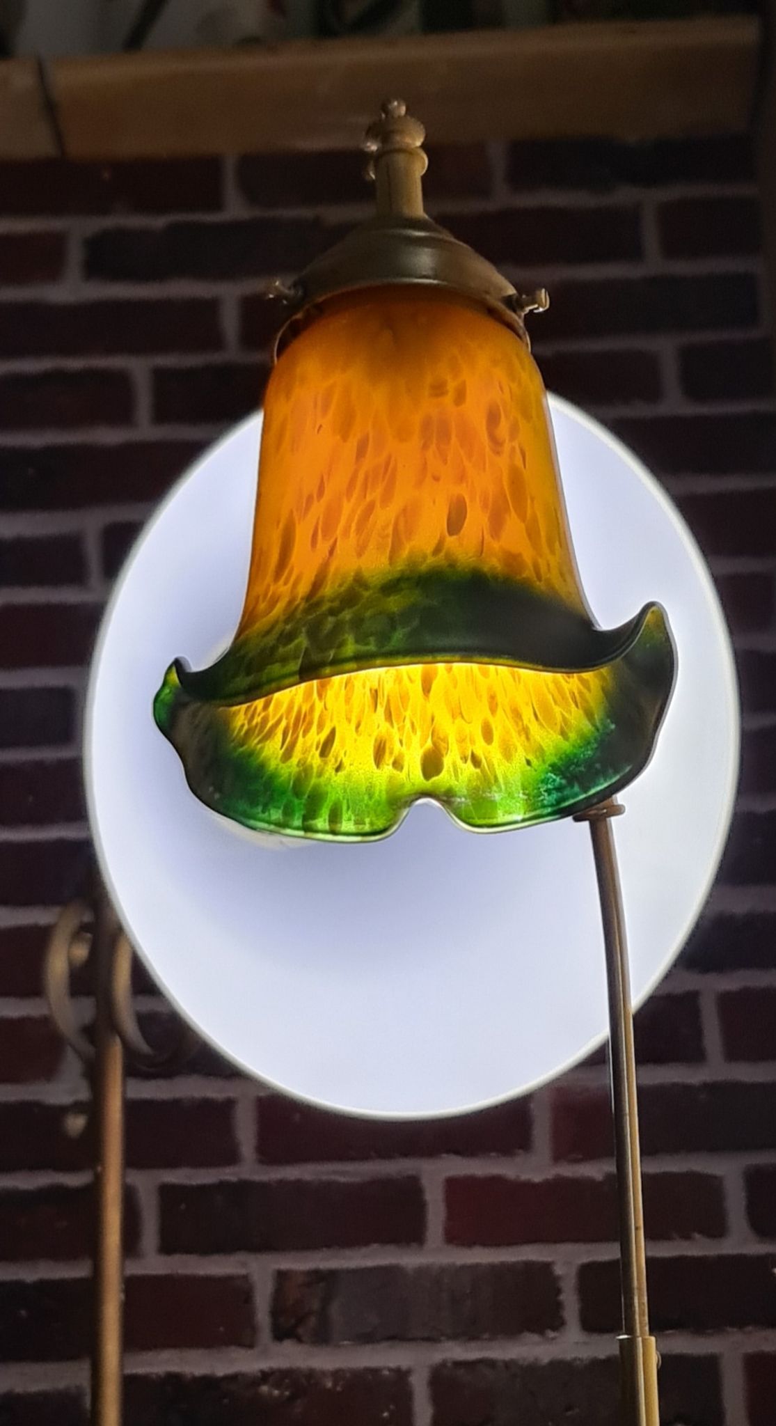Art deco style lamp