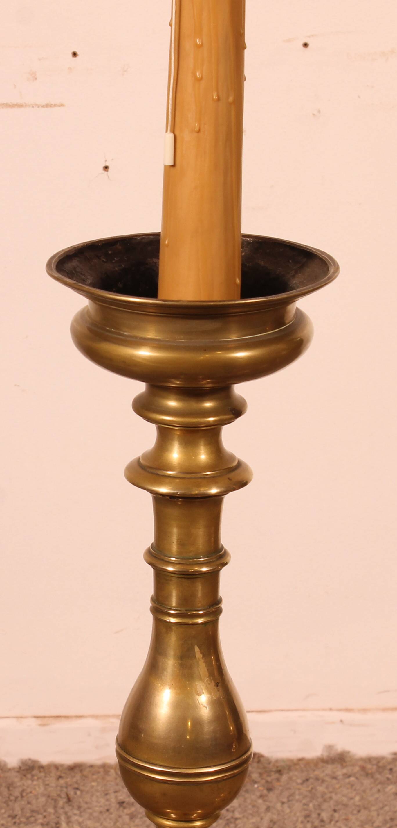 paire de Lampadaires italien Pique Cierge Style renaissance En Bronze