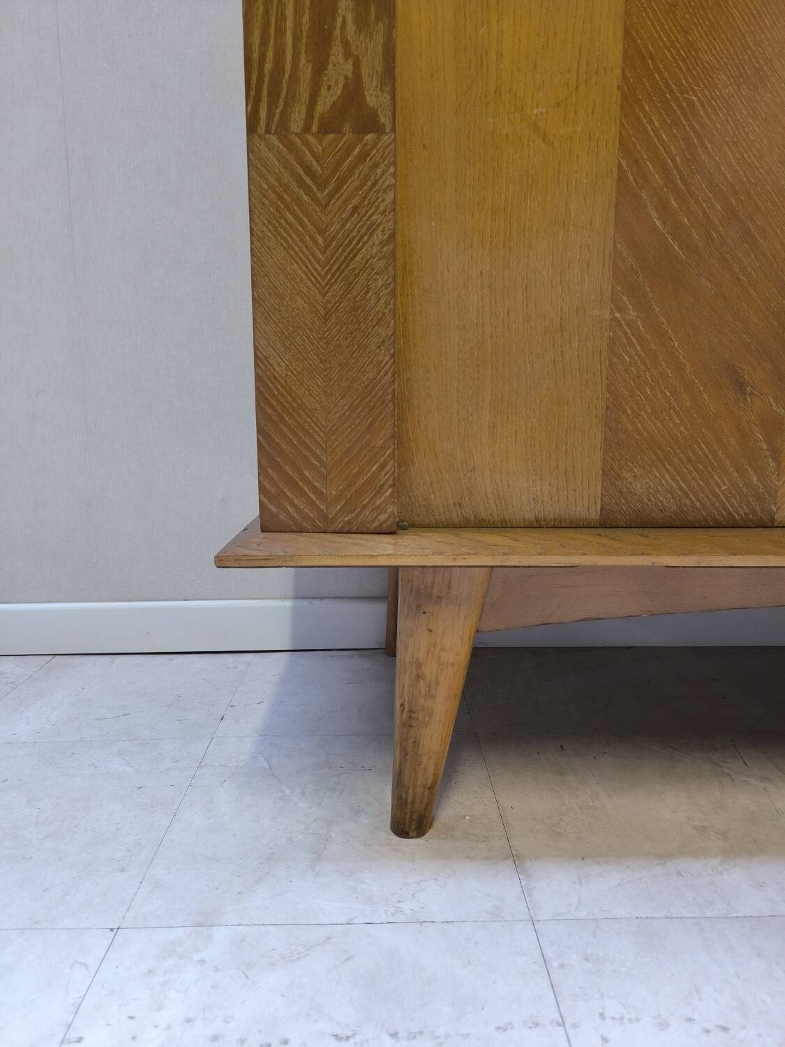 Armoire pied compas 1960