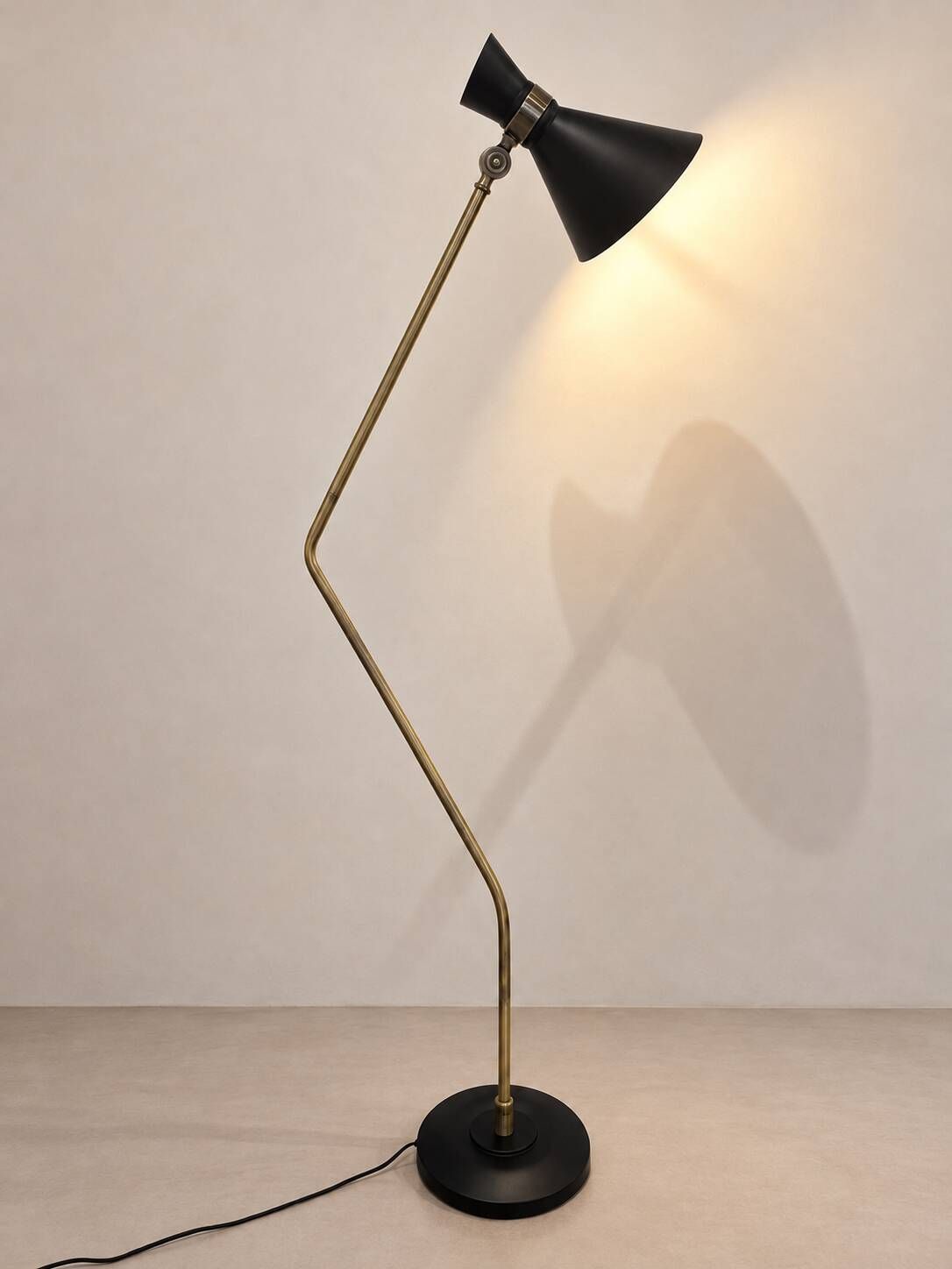 Diabolo floor lamp in metal