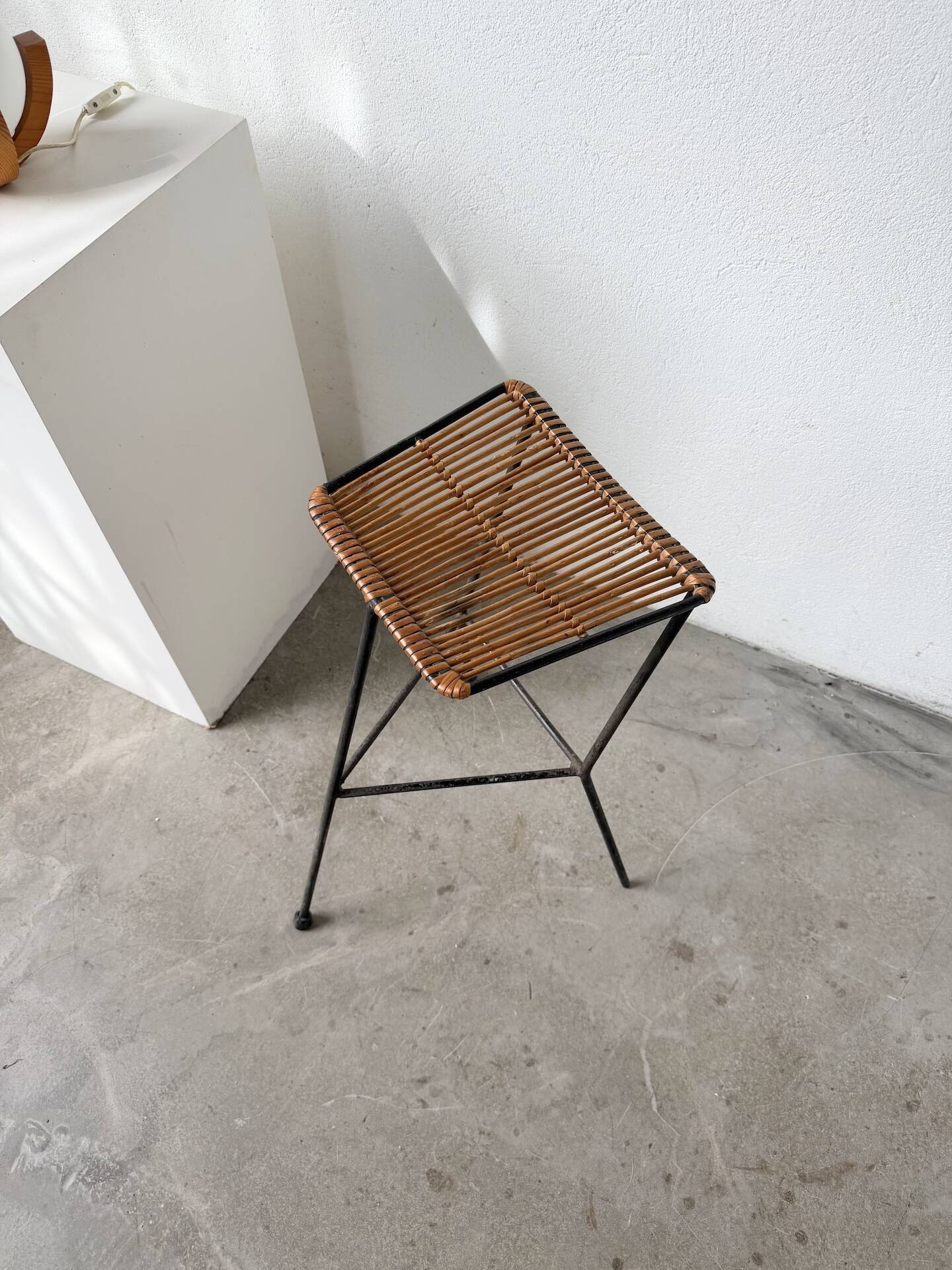 Wicker and metal stool Dennis Lennon 1950