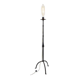 Lampadaire tripode en fer forgé brutaliste avec ampoule