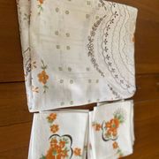 Vintage tablecloth and 6 napkins