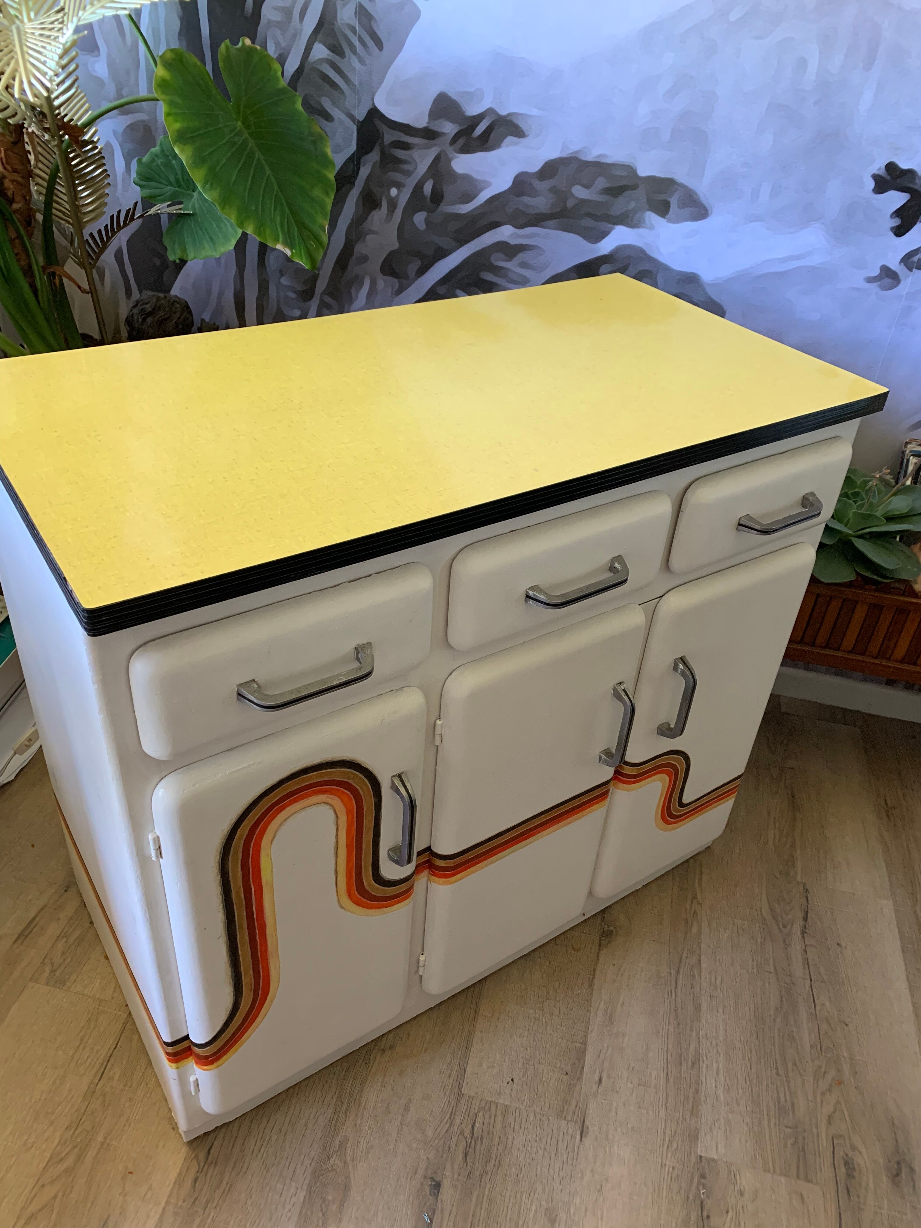 Buffet Mado vintage bottom rainbow