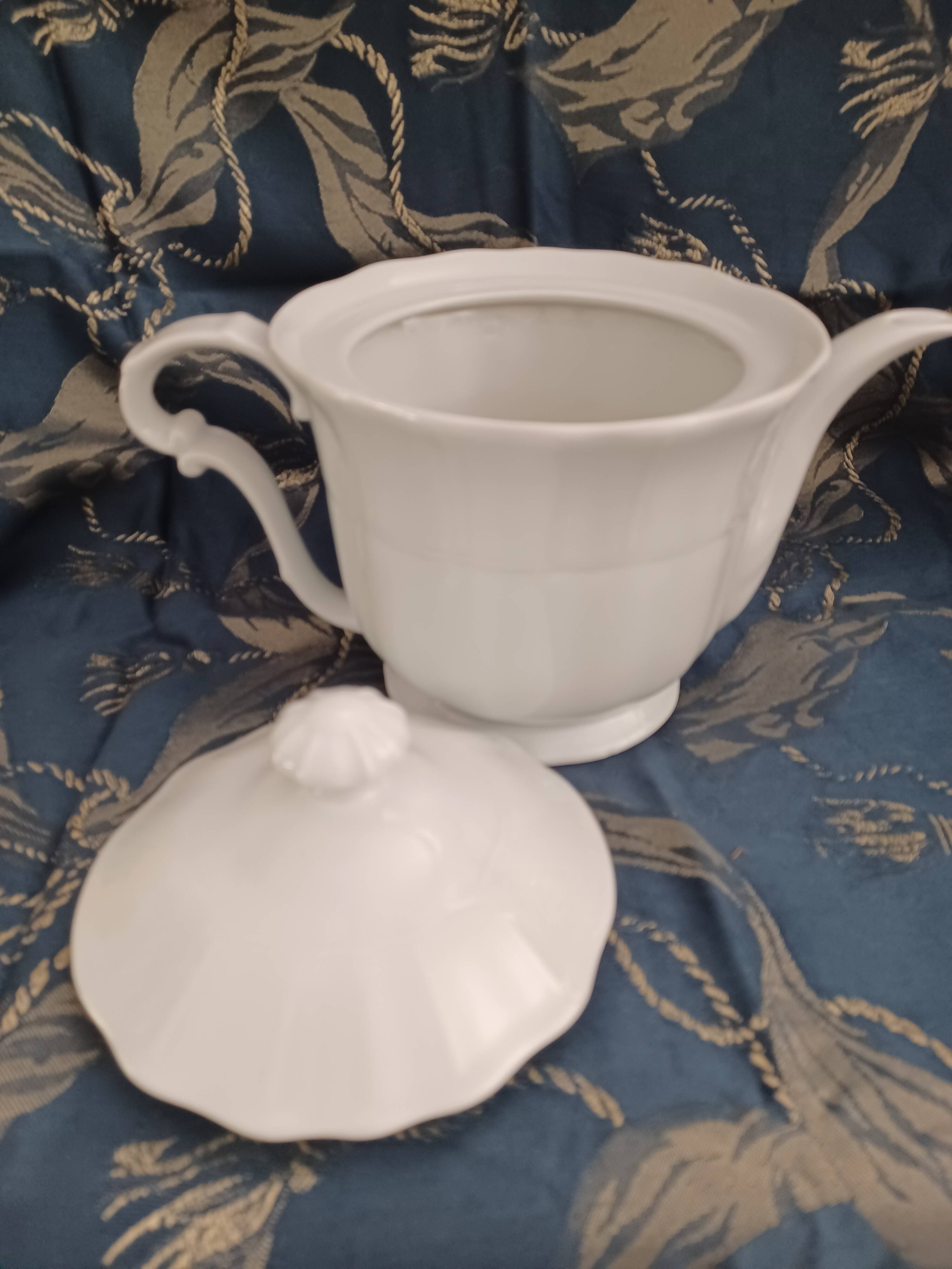 White porcelain tea.