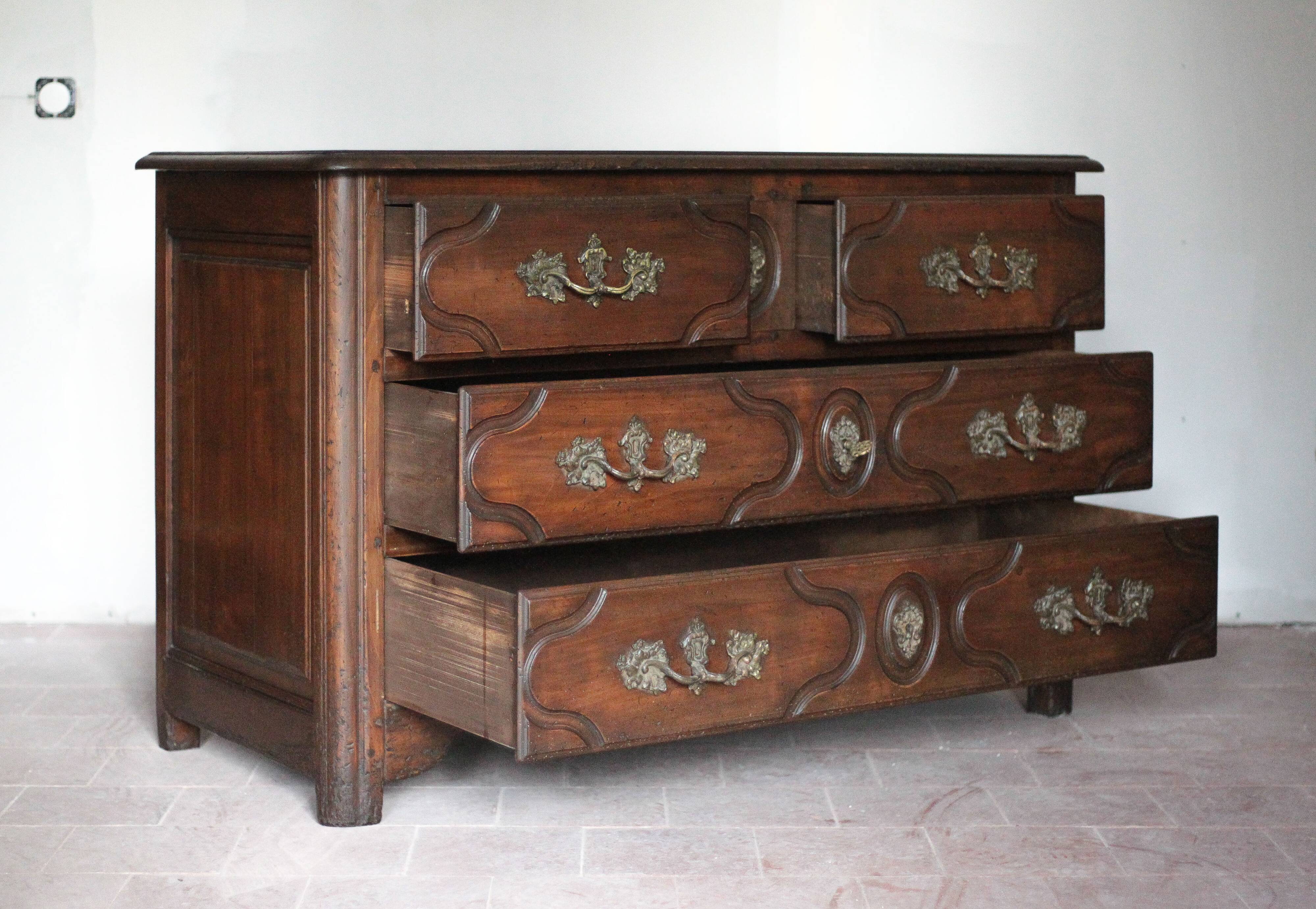 Wooden chest of drawers with 4 drawers in Louis XV style