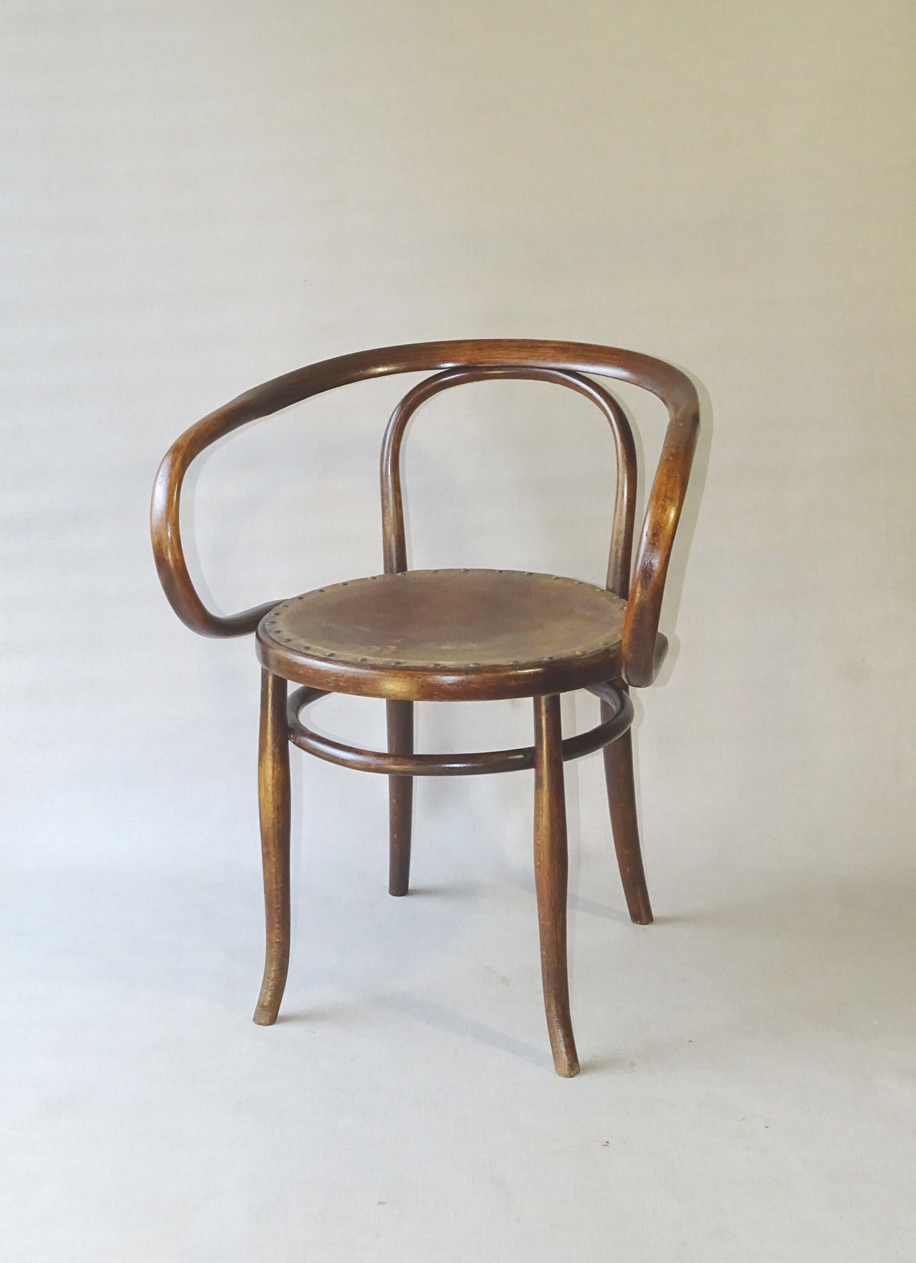 Le corbusier bentwood armchair by ungvar b9 1900 leather seat