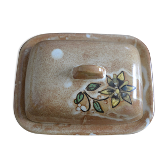 Sandstone butter maker with flower pattern