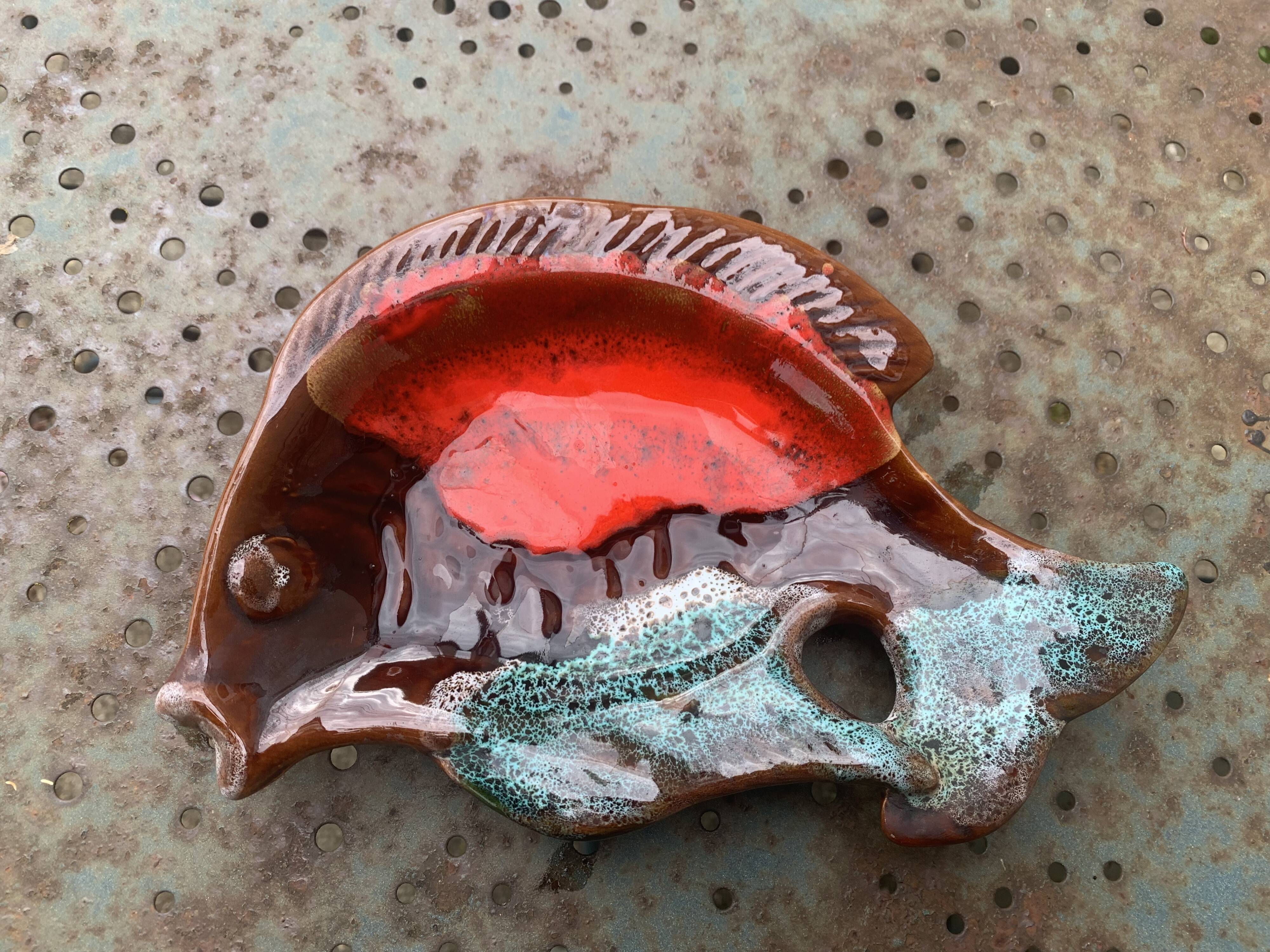 Empty pocket in glazed ceramic slip in the shape of vintage fish