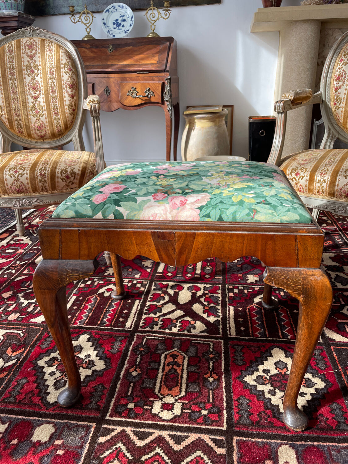 Wooden stool Chippendale