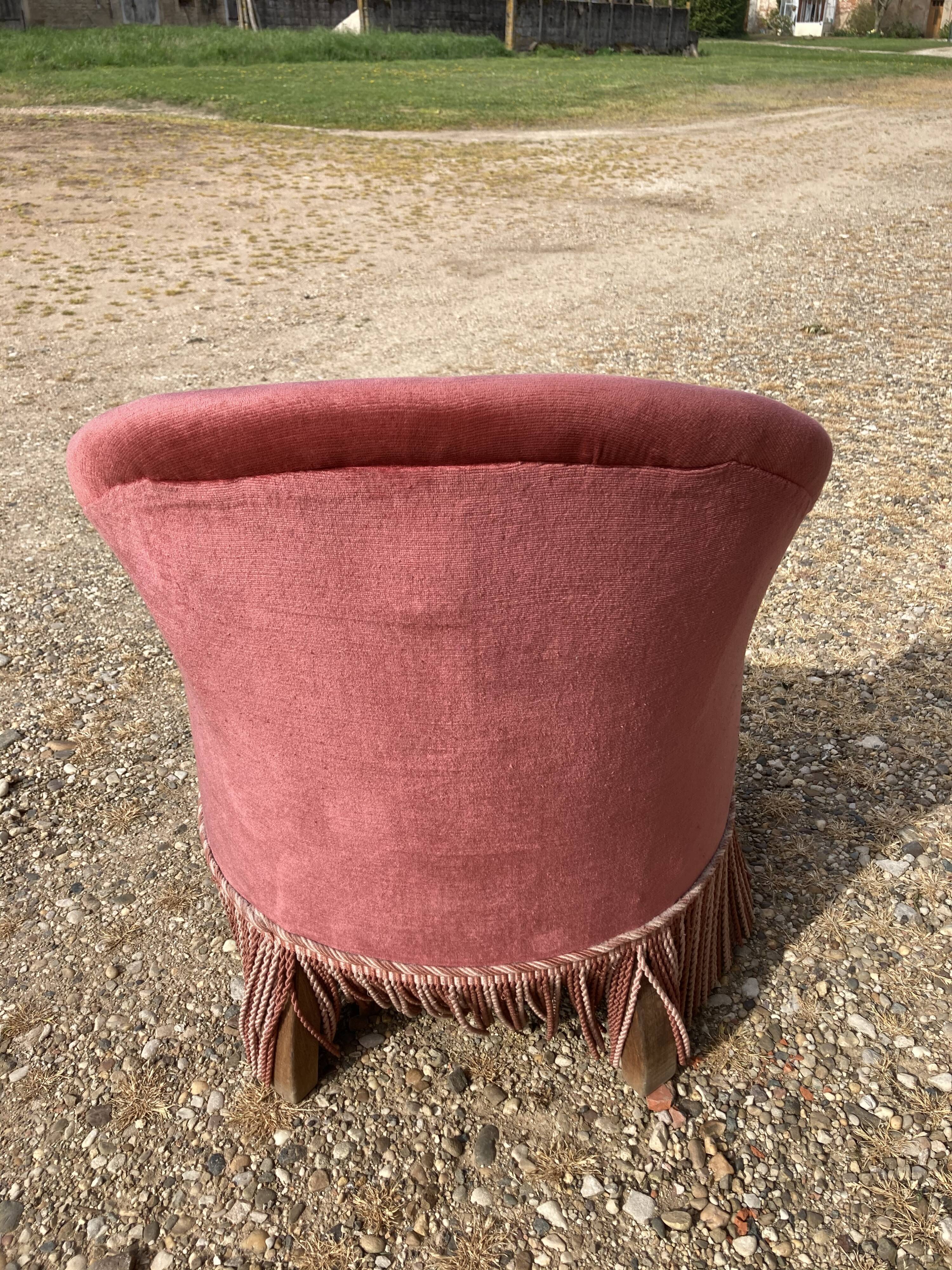 Pink toad chair