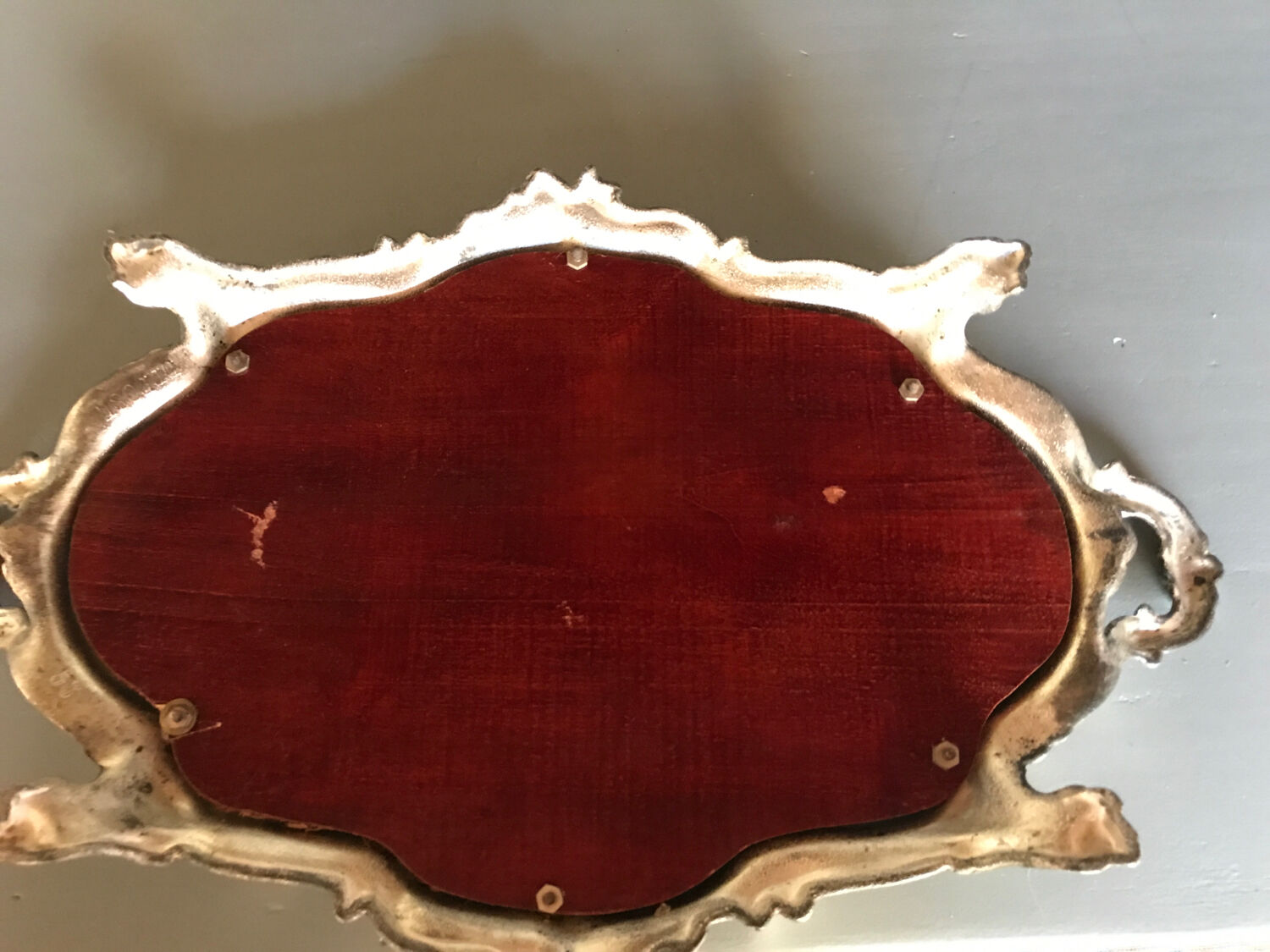 Mirror tray regulates it