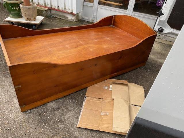 Children's boat bed with drawer