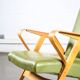 Fauteuil en skaï vert
