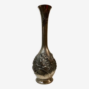 Vase en étain décor fleurs. Signé A. Thévenin