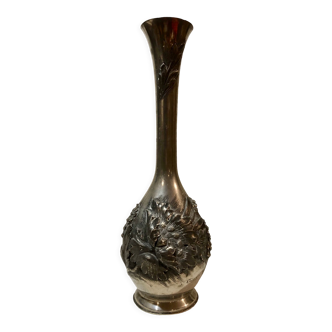 Vase en étain décor fleurs. Signé A. Thévenin