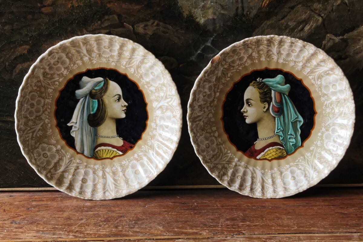 Set of two earthenware plates from Pesaro, Italy, early 20th century.