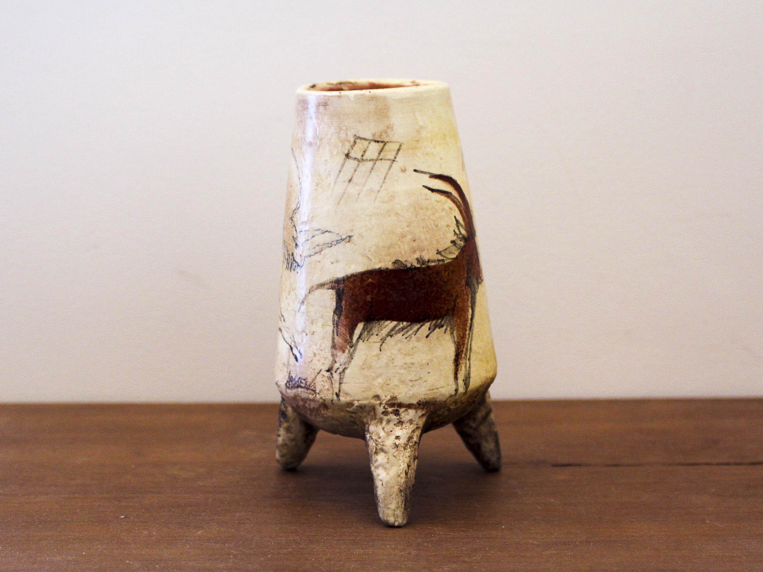 Ceramic tripod vase with parietal decoration by Armen