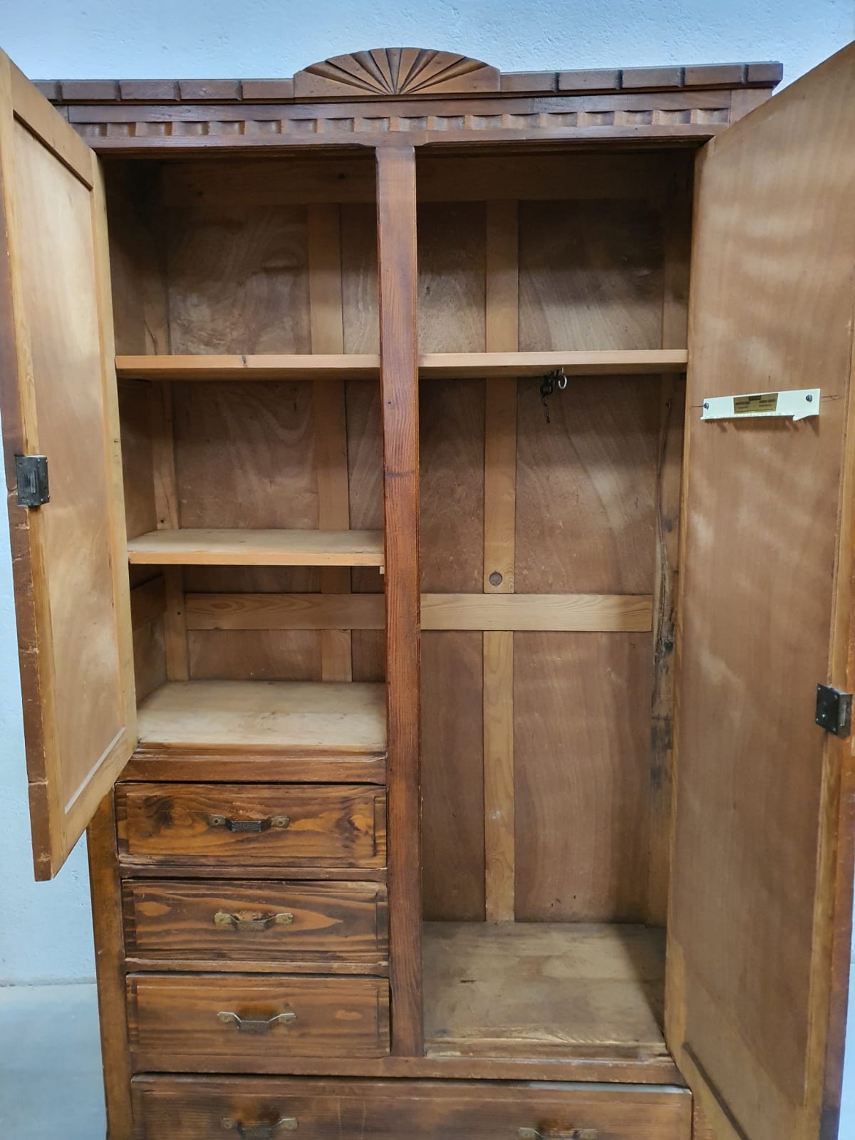 Armoire parisienne époque art deco
