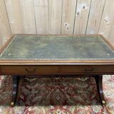 English-style flat desk in mahogany.