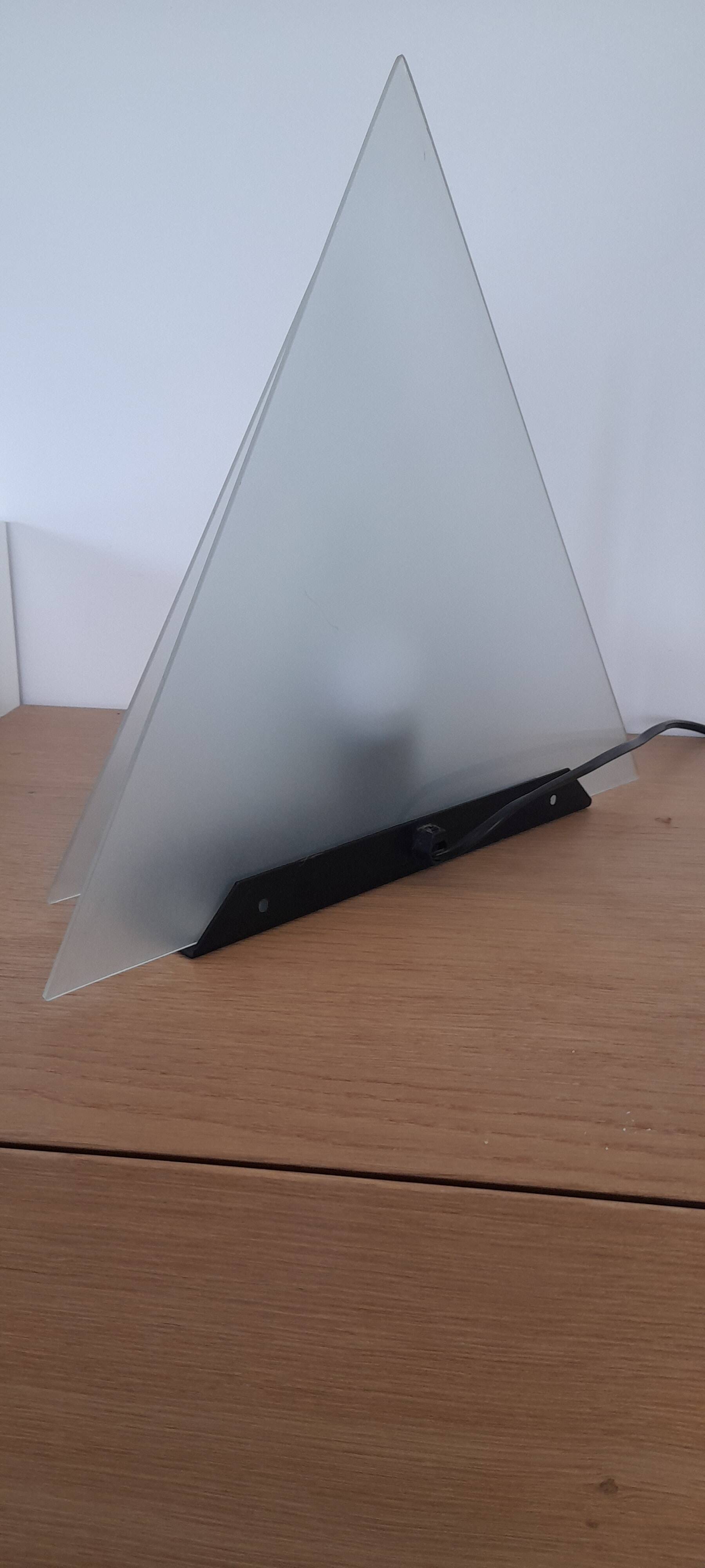 Table lamp to place