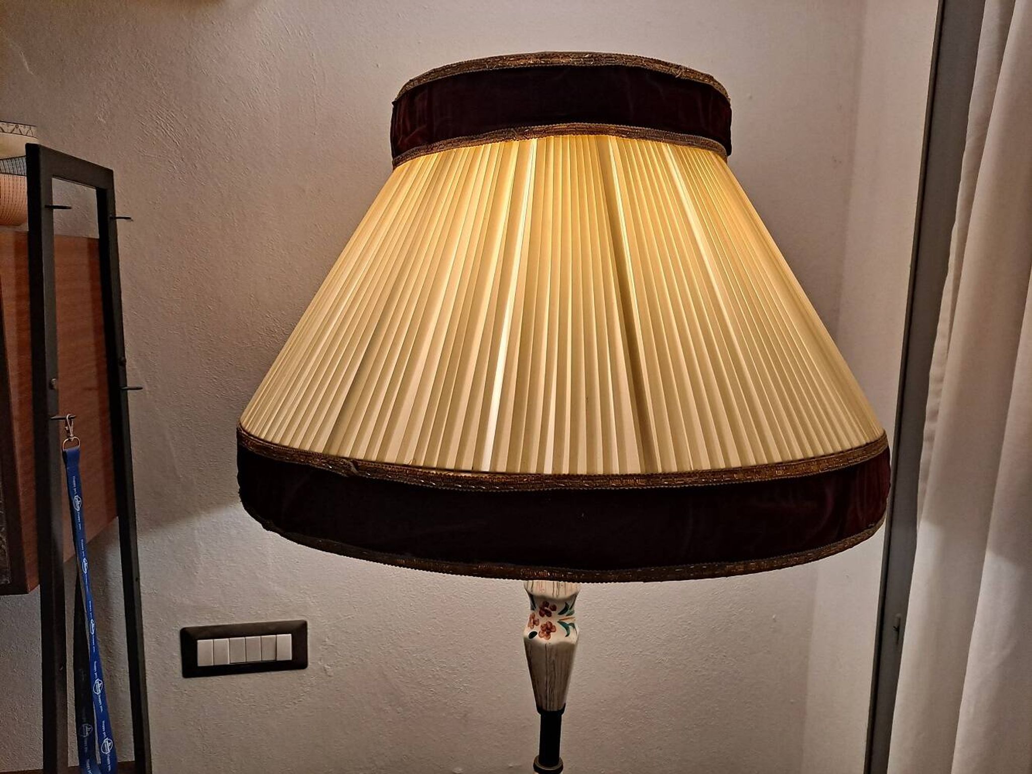 Lampadaire/table tripode italien en laiton et céramique années 1950