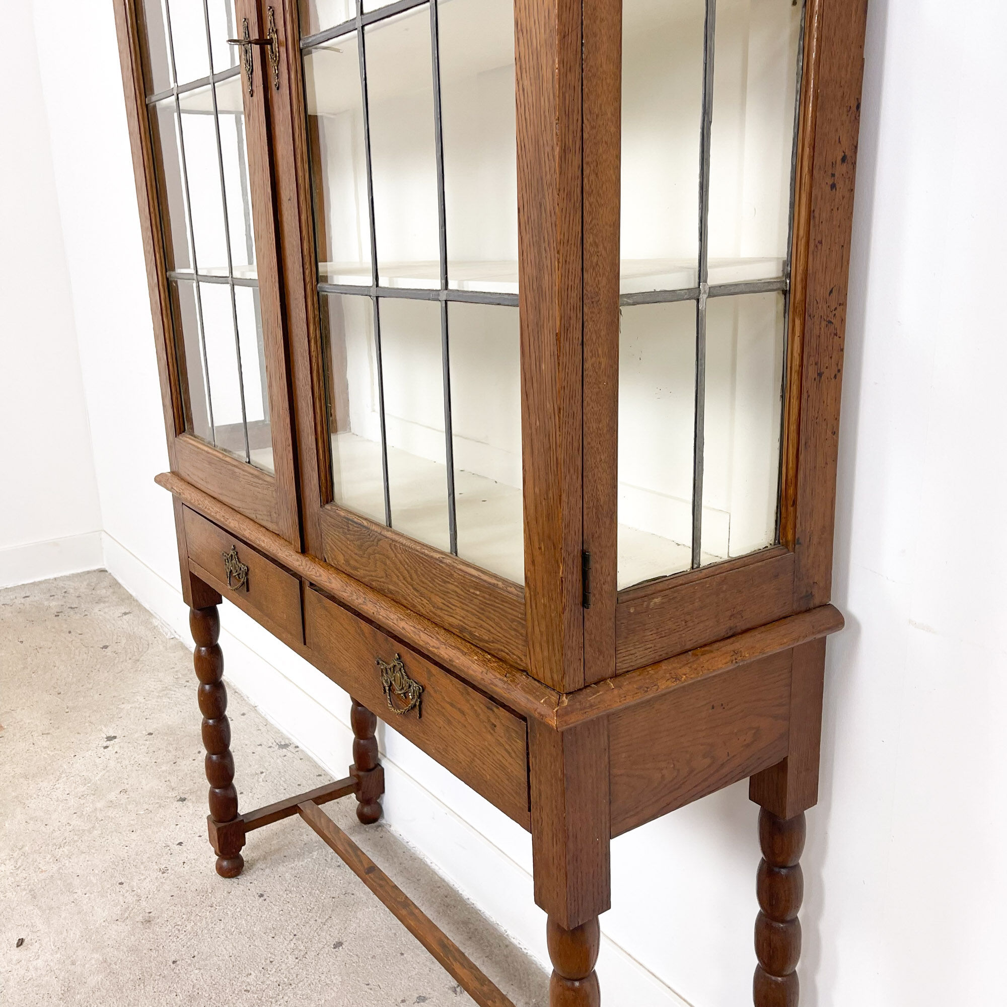 Vitrine en chêne antique hollandais