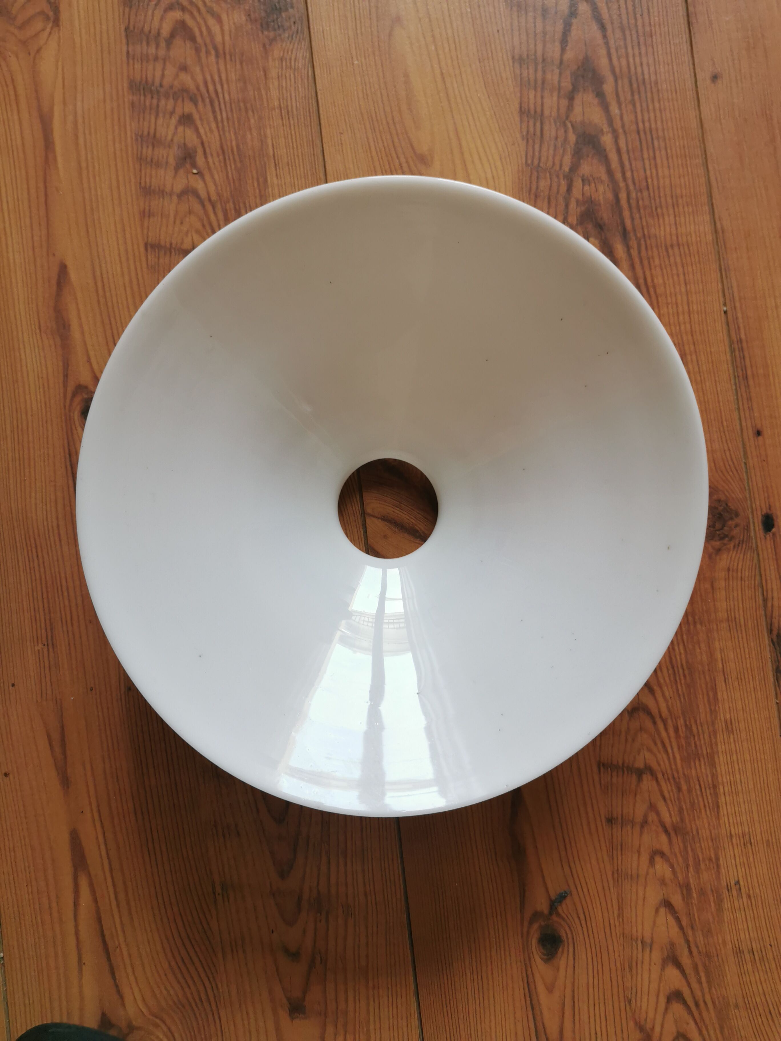 4 simple and serrated opaline shades